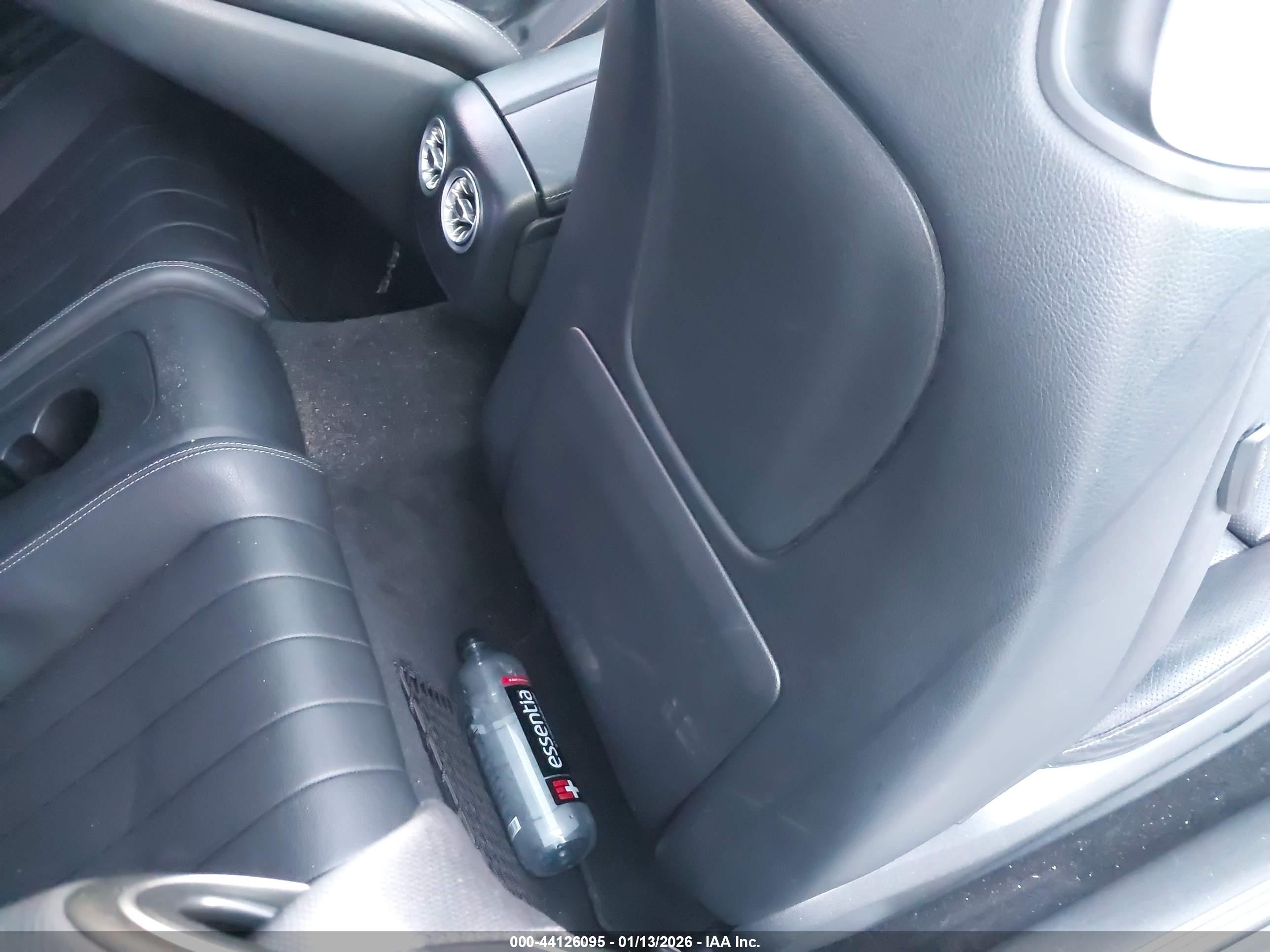 MERCEDES-BENZ E image 8