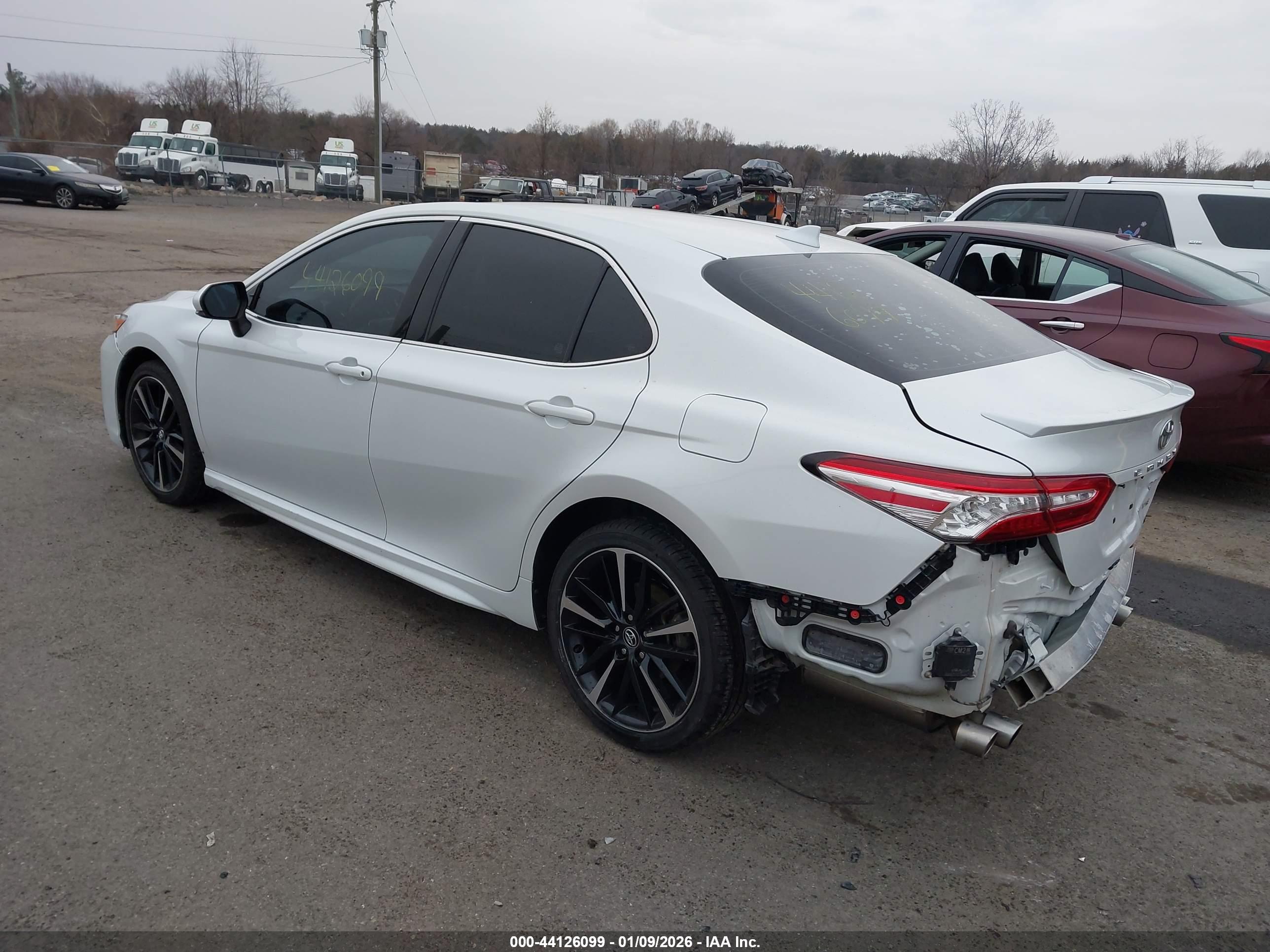 TOYOTA CAMRY image 3