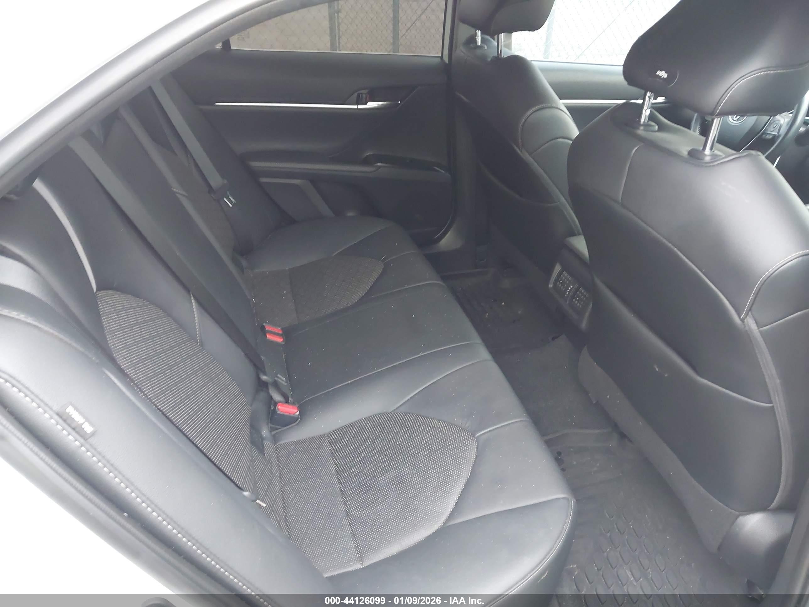 TOYOTA CAMRY image 8