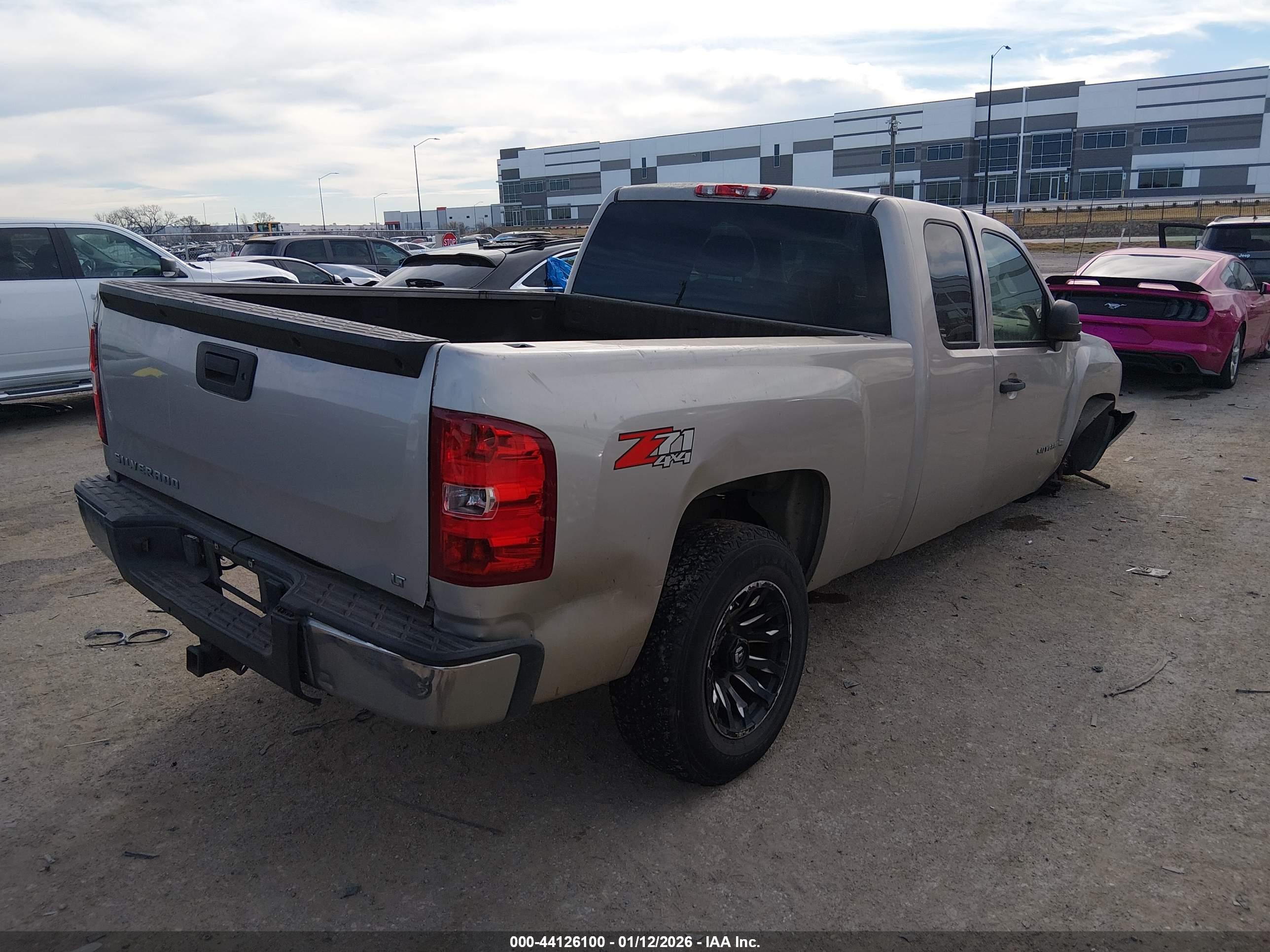 CHEVROLET SILVERADO image 4