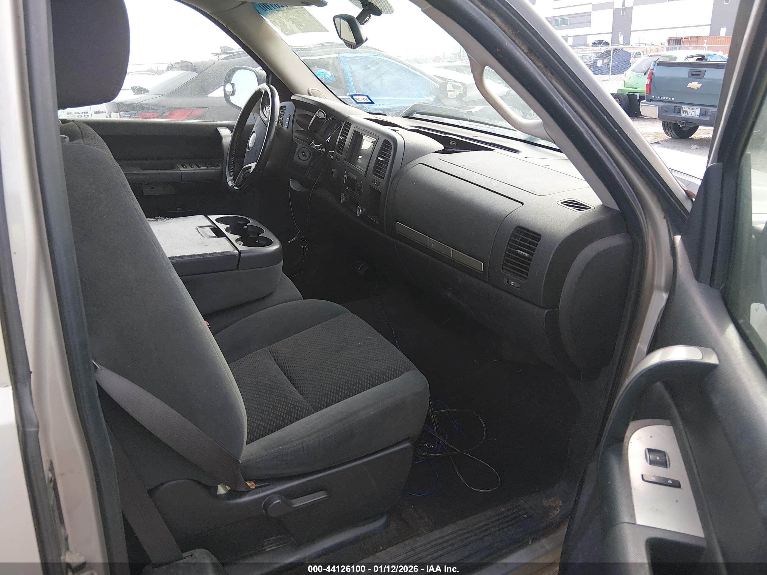 CHEVROLET SILVERADO image 5