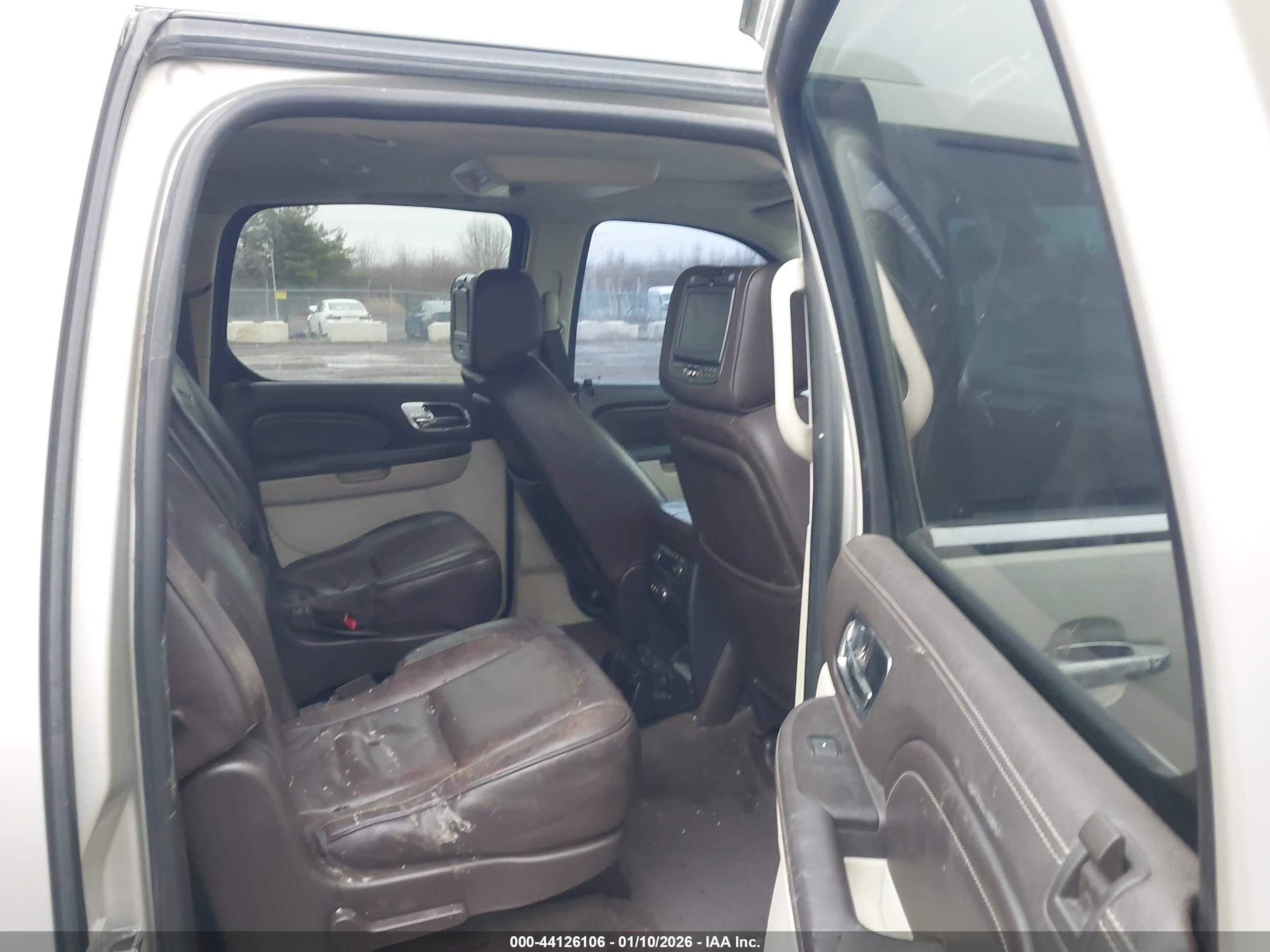 CADILLAC ESCALADE image 8