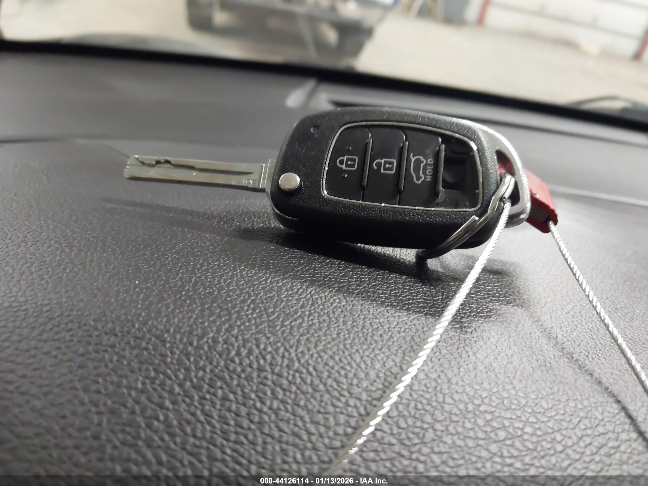 HYUNDAI TUCSON image 11