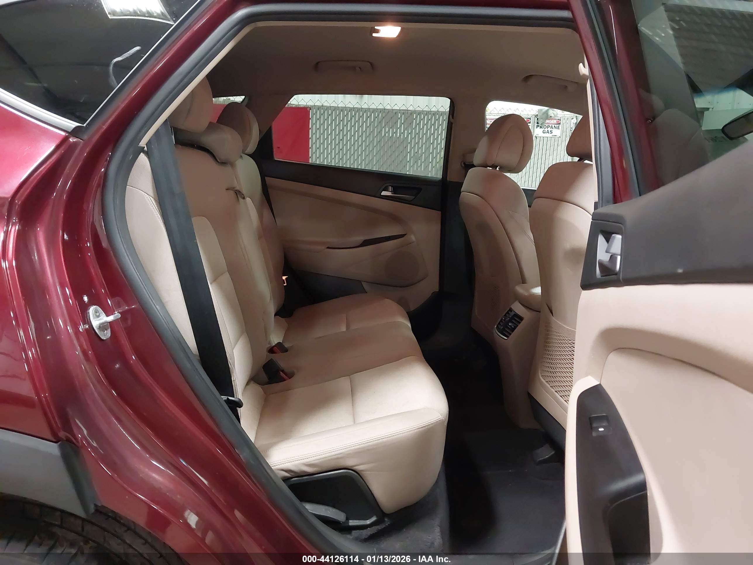 HYUNDAI TUCSON image 8