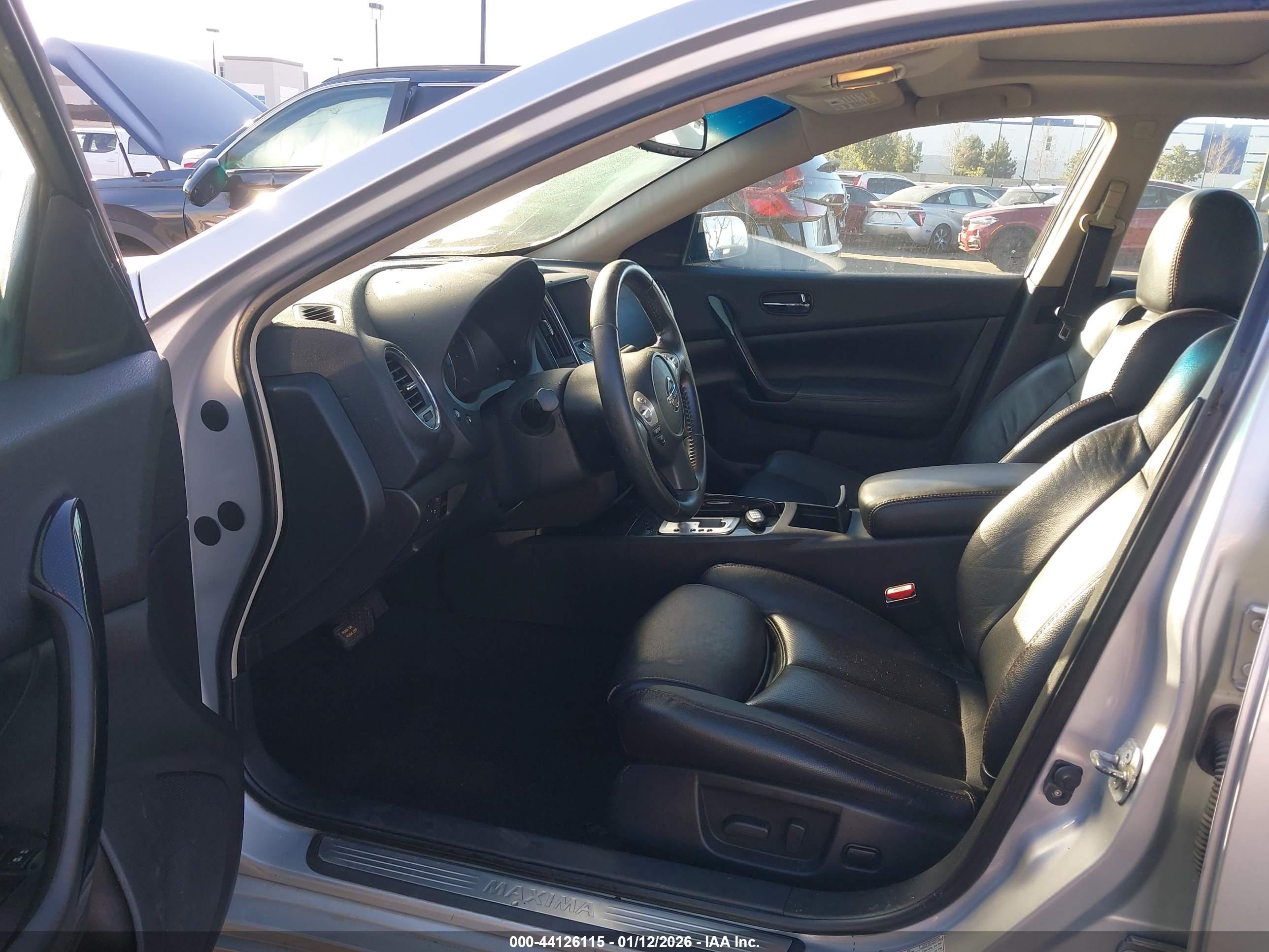 NISSAN MAXIMA image 5