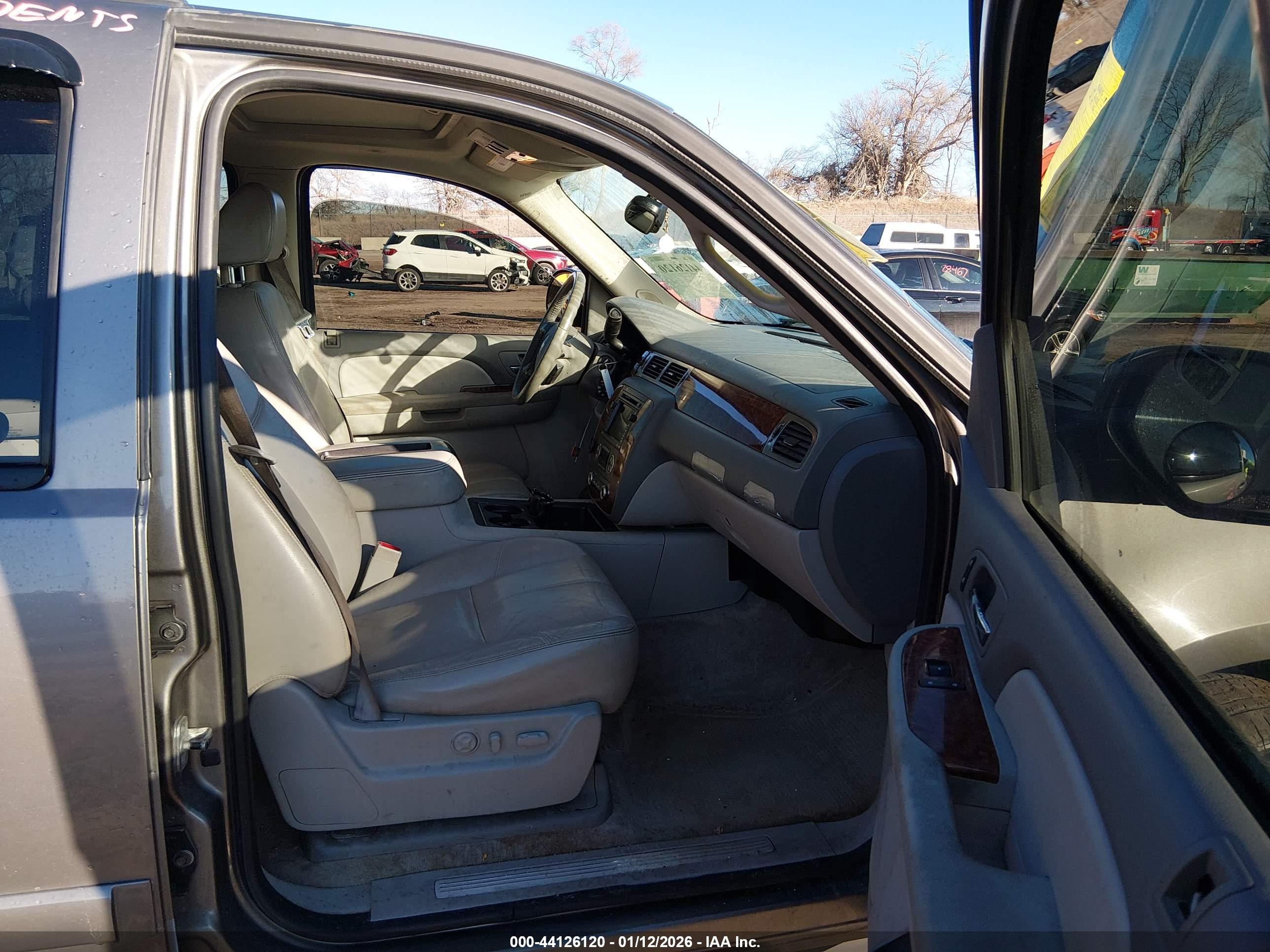 CHEVROLET TAHOE image 5