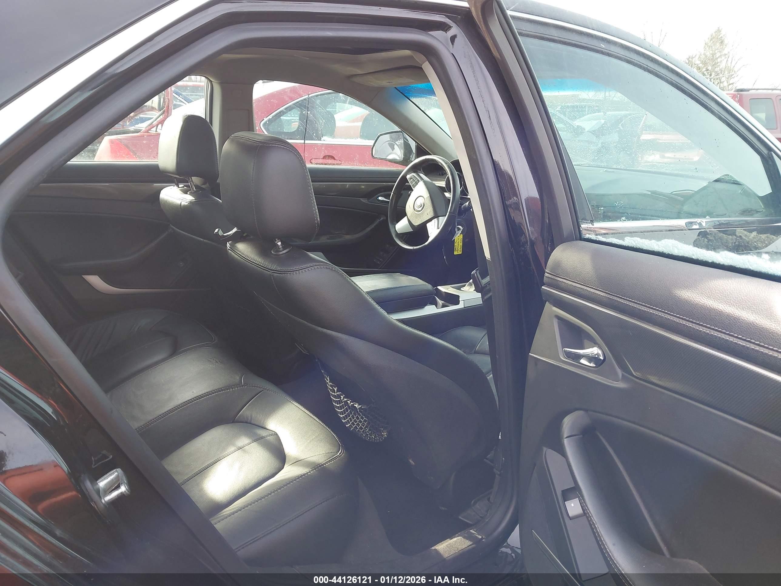 CADILLAC CTS image 8
