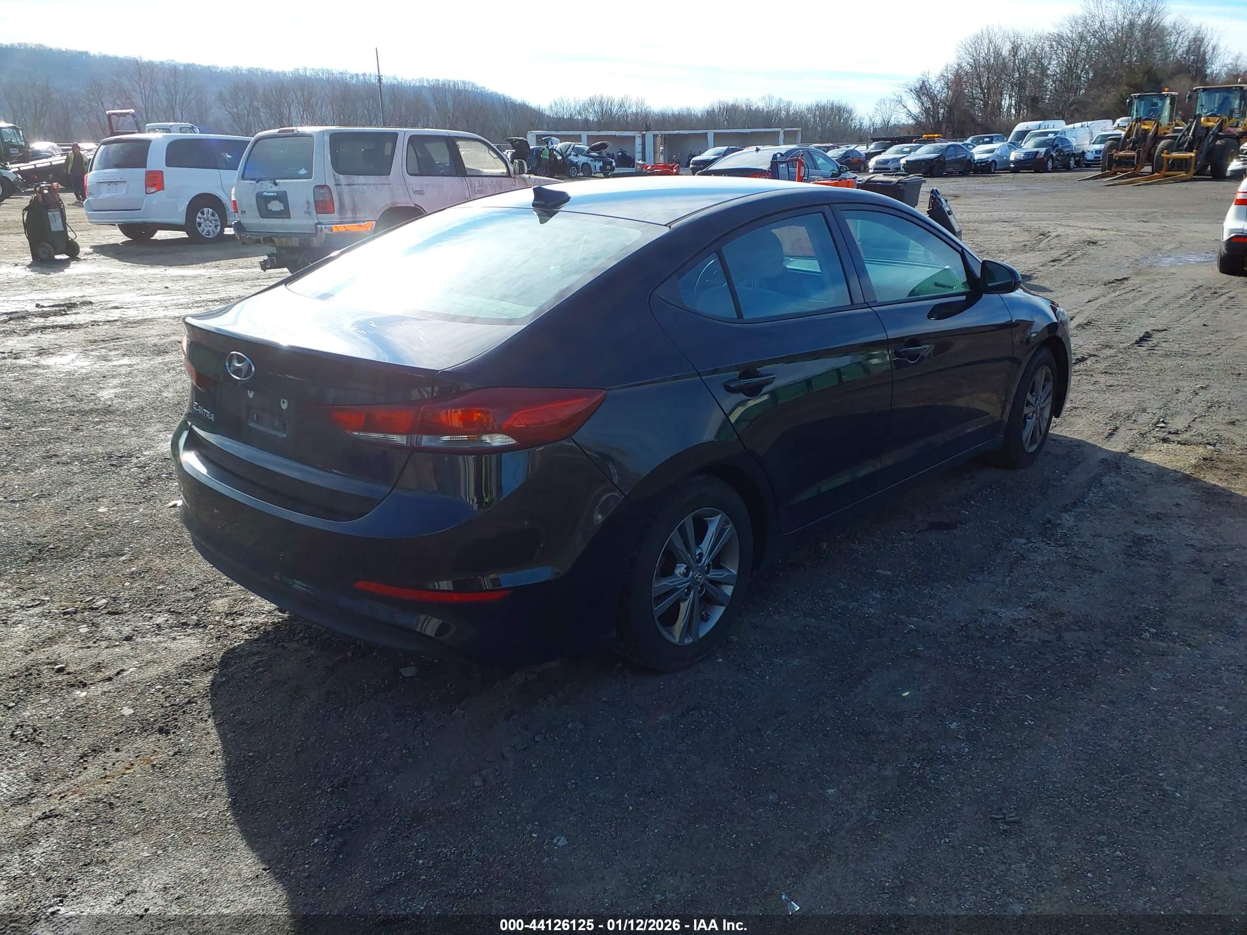 HYUNDAI ELANTRA image 4