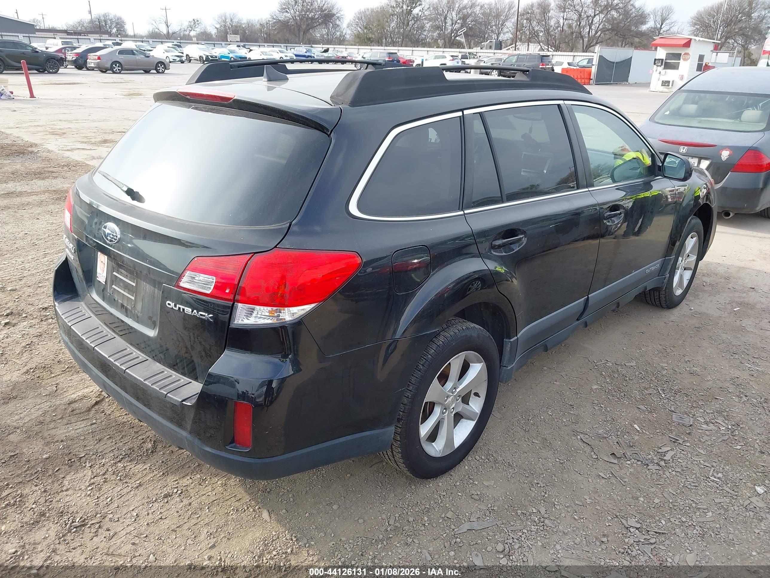 SUBARU OUTBACK image 4