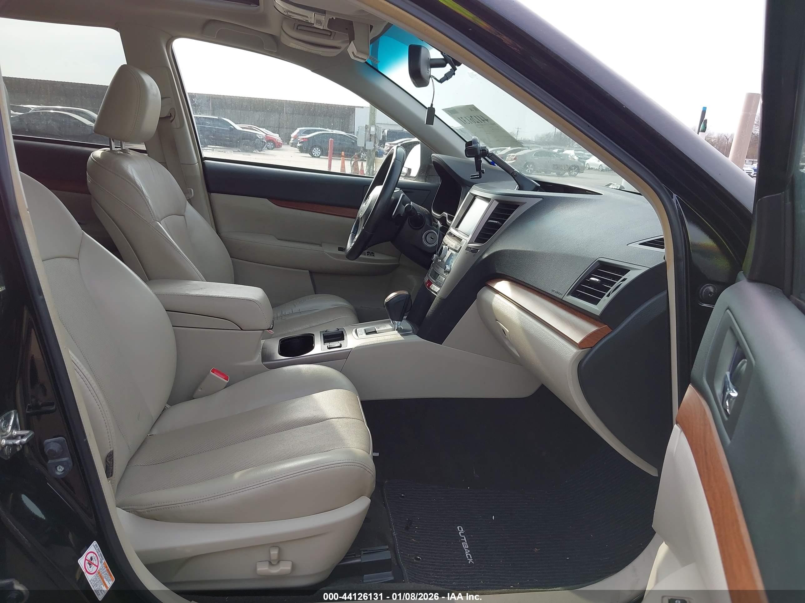 SUBARU OUTBACK image 5