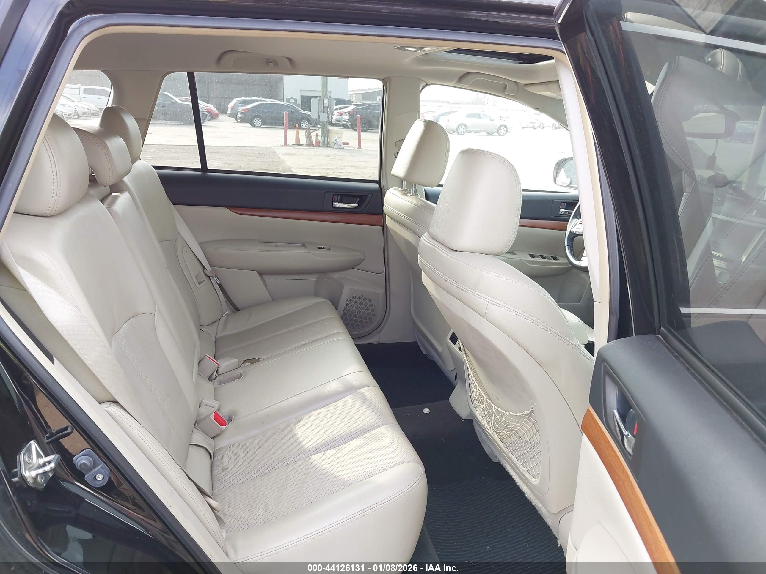 SUBARU OUTBACK image 8