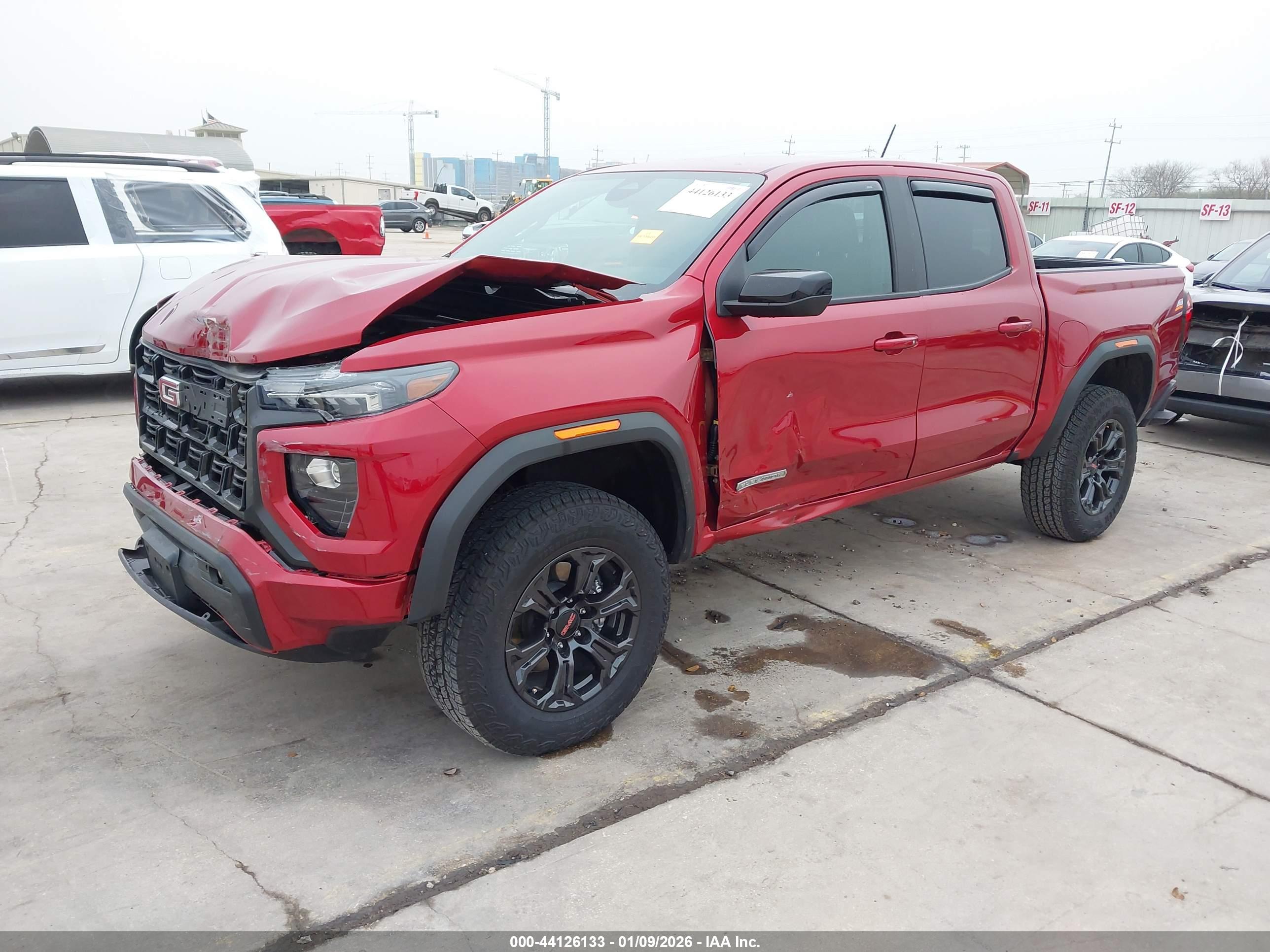 GMC CANYON image 2