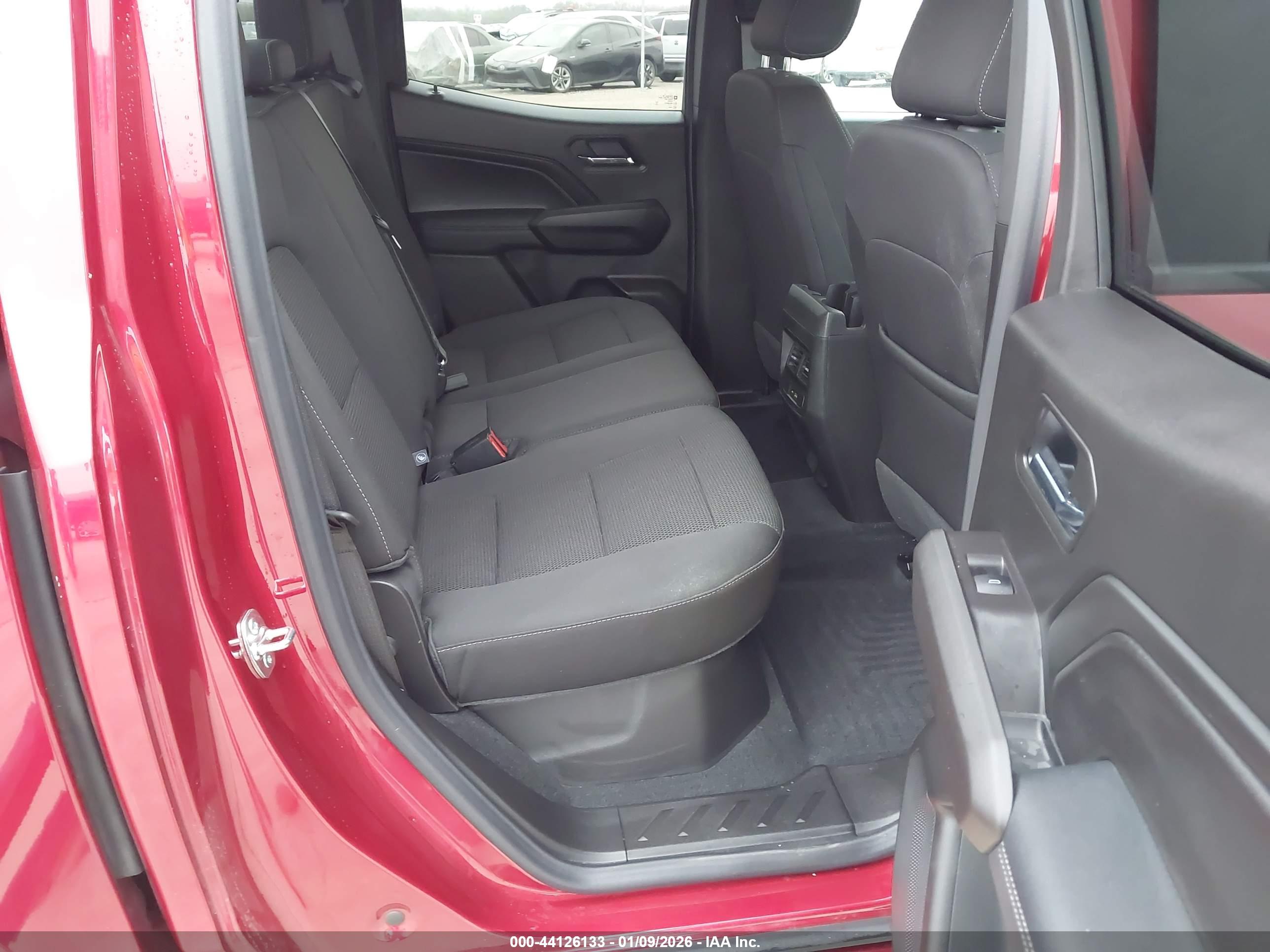 GMC CANYON image 8