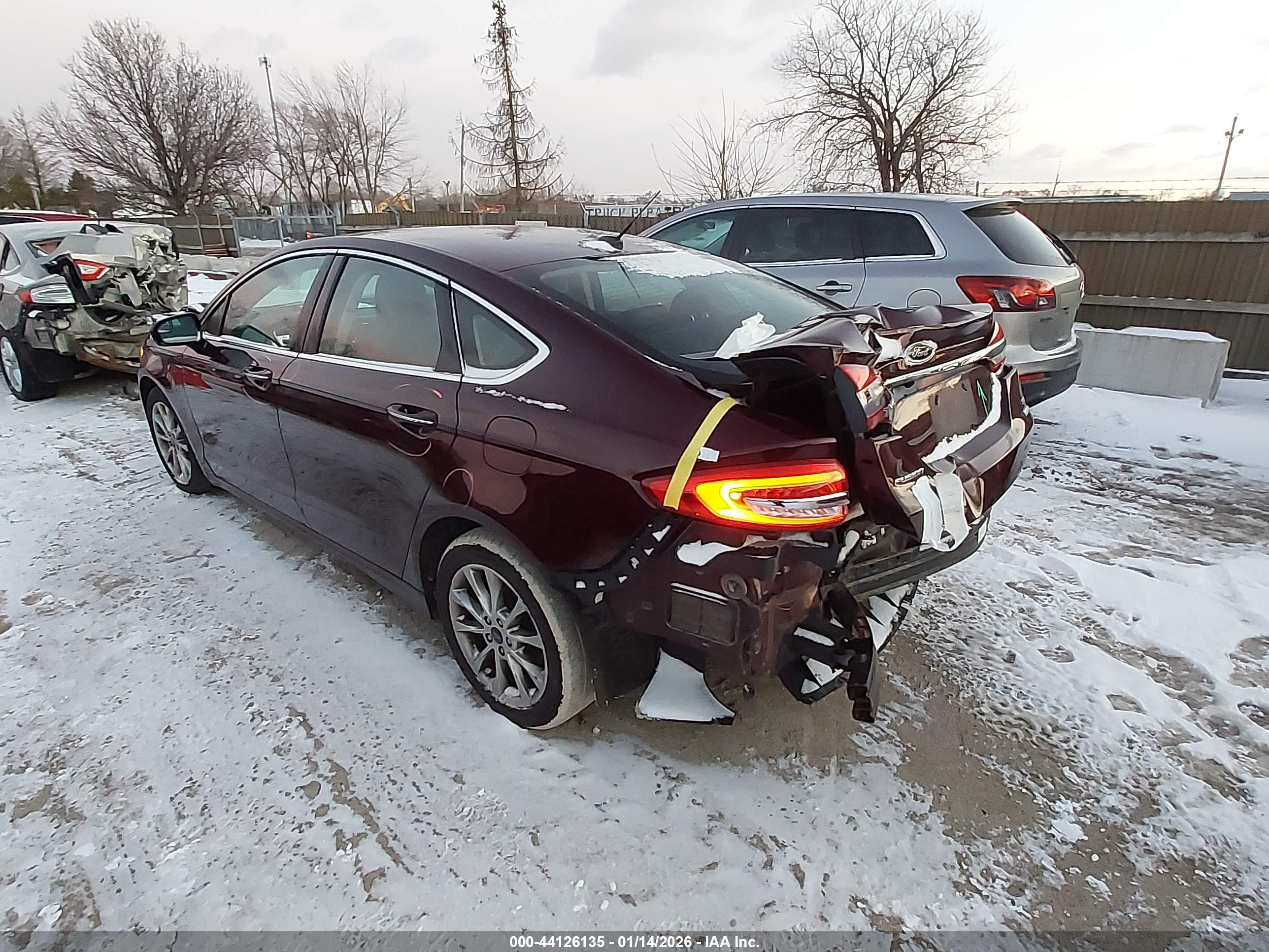 FORD FUSION image 3
