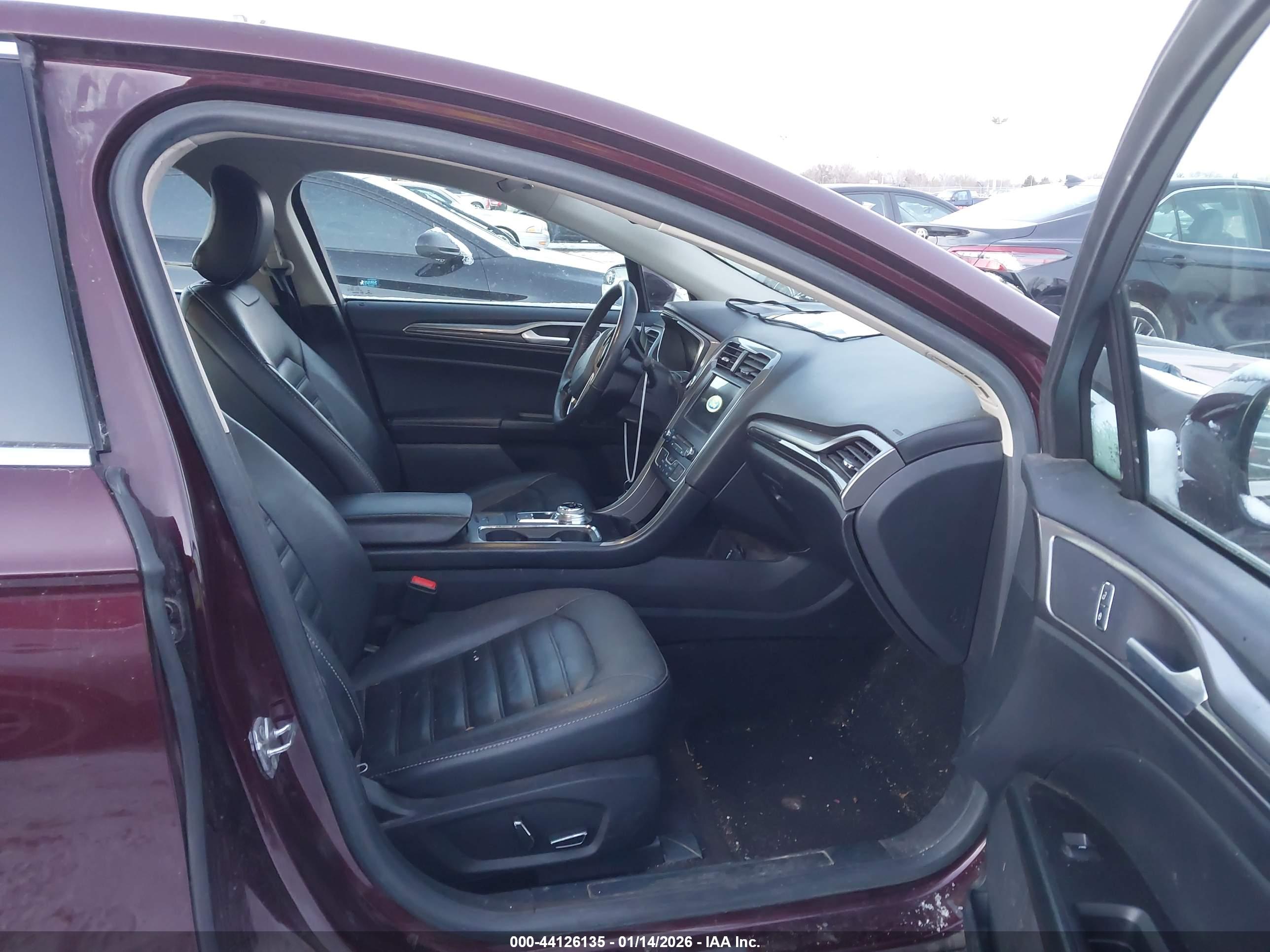FORD FUSION image 5