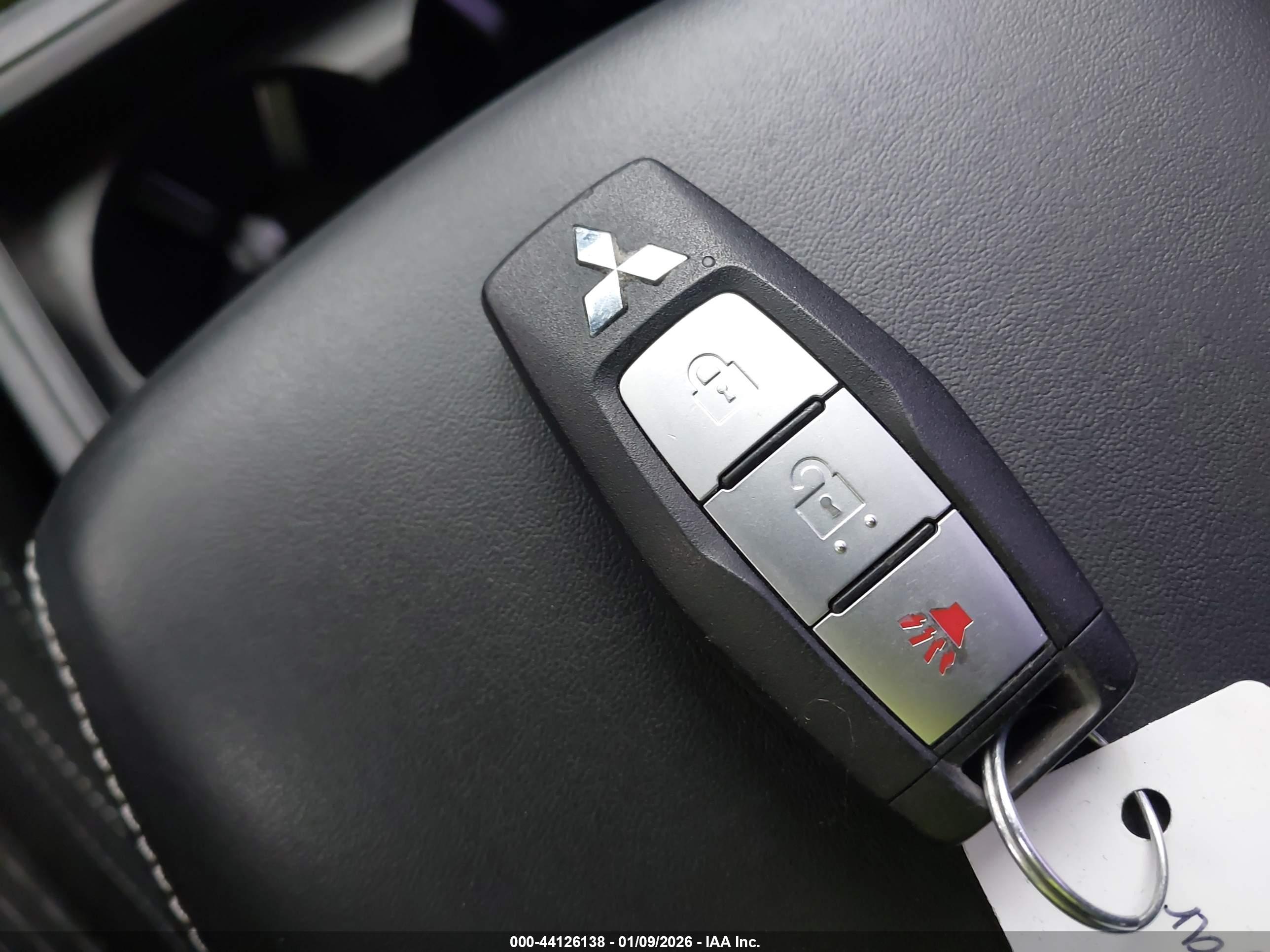 MITSUBISHI OUTLANDER image 11