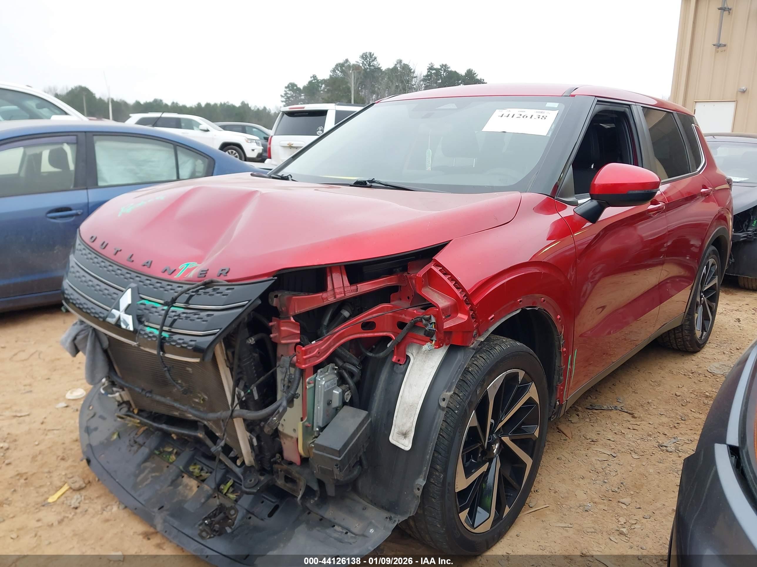 MITSUBISHI OUTLANDER image 2