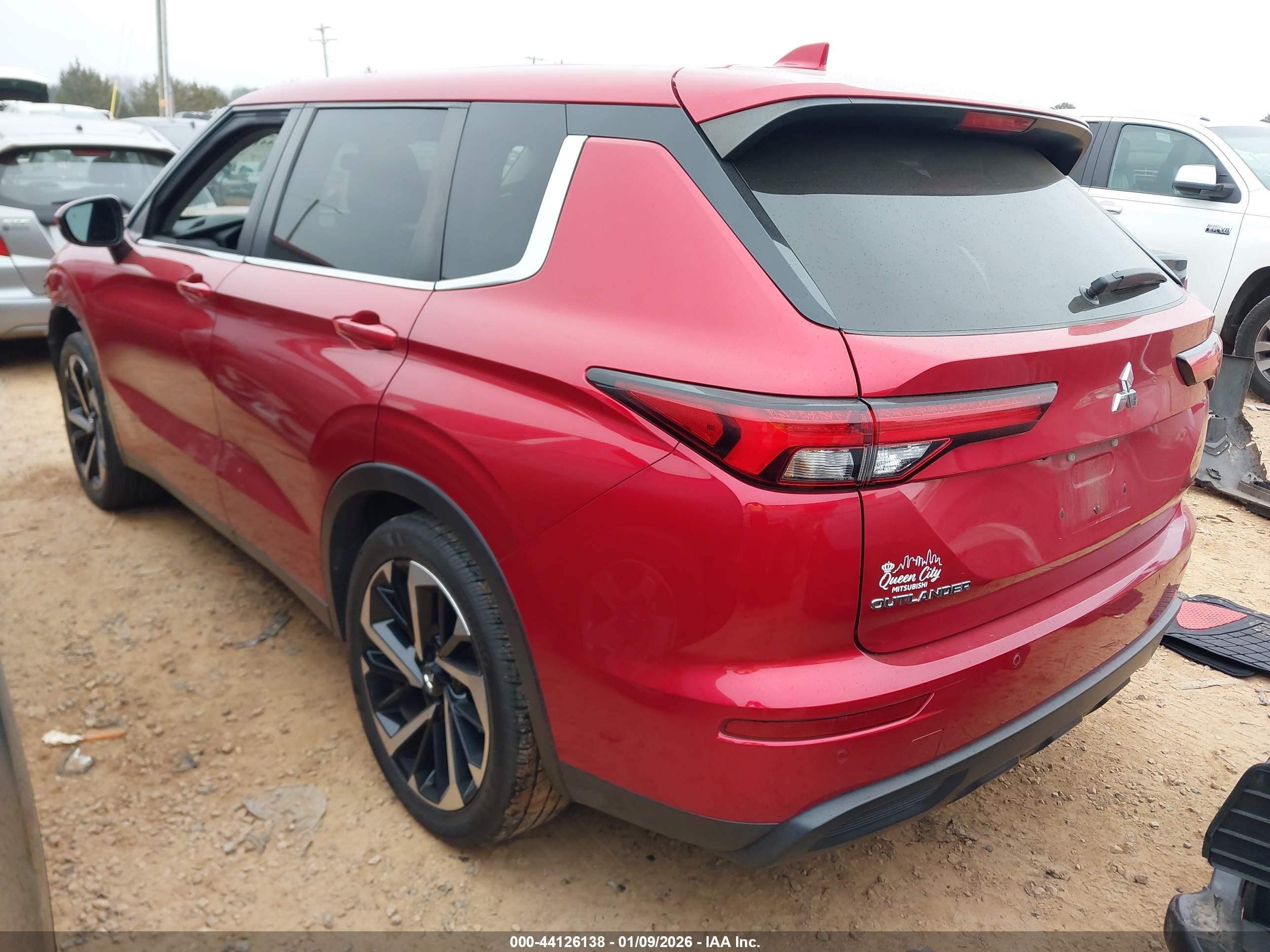 MITSUBISHI OUTLANDER image 3