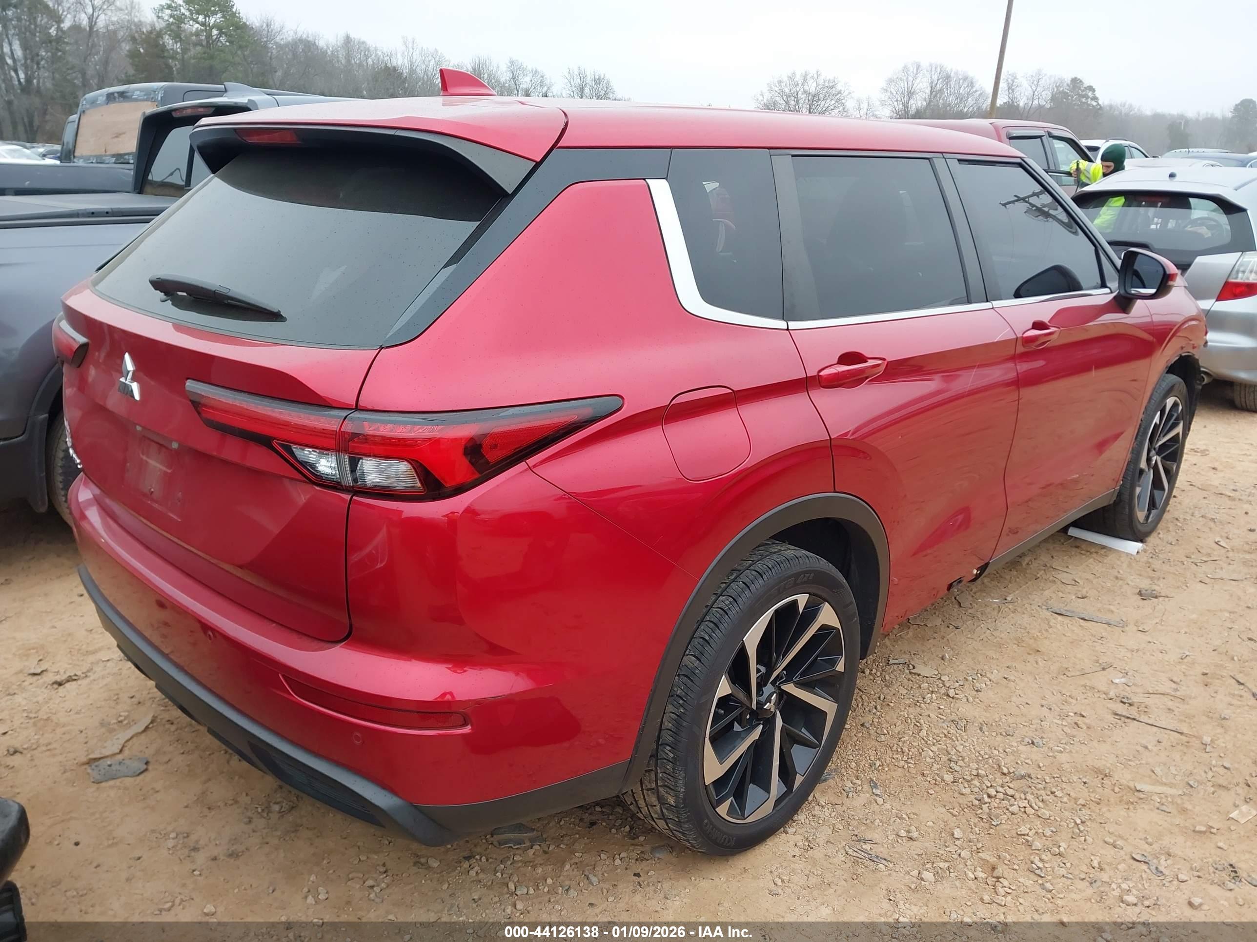 MITSUBISHI OUTLANDER image 4