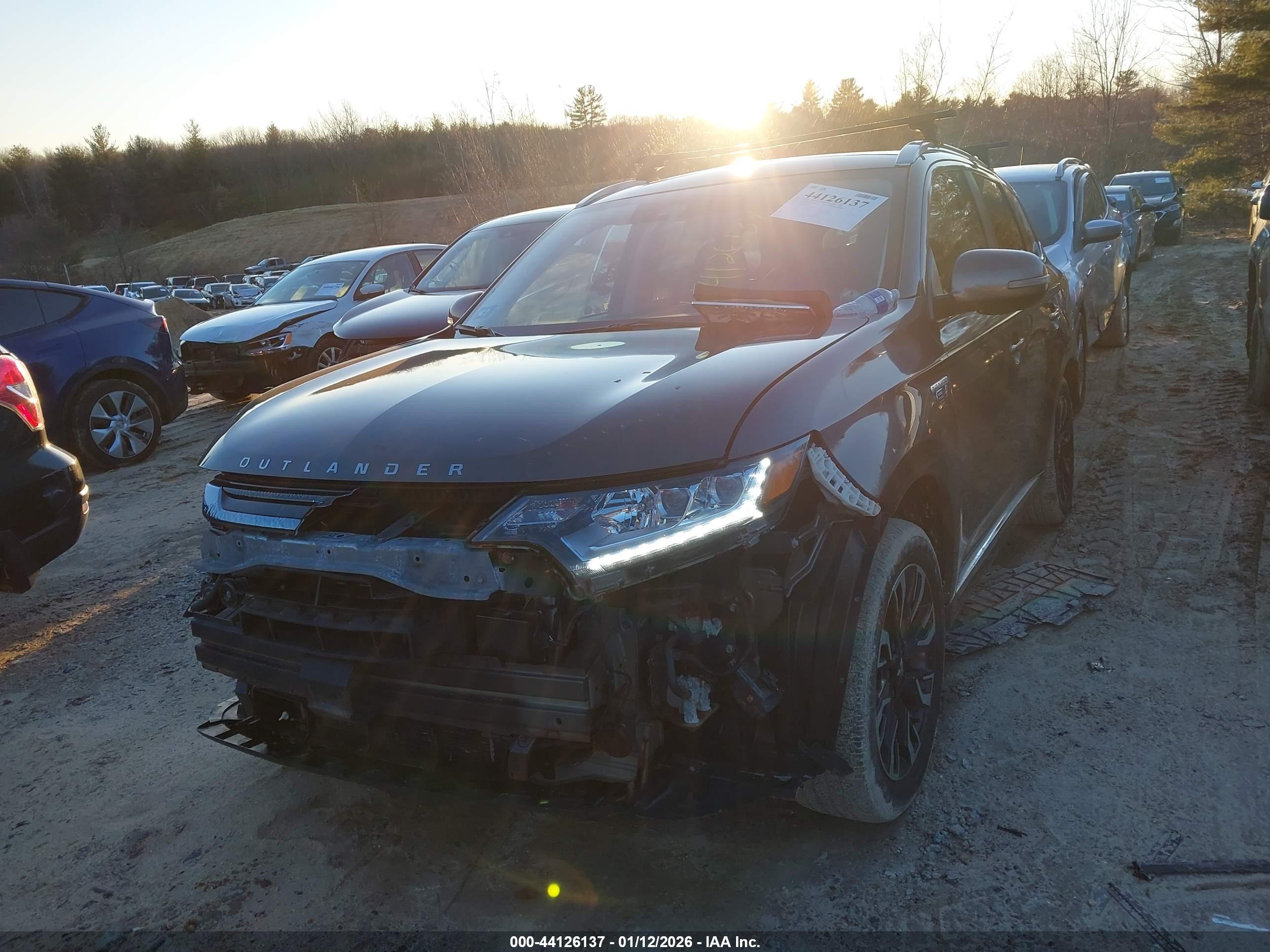 MITSUBISHI OUTLANDER image 2
