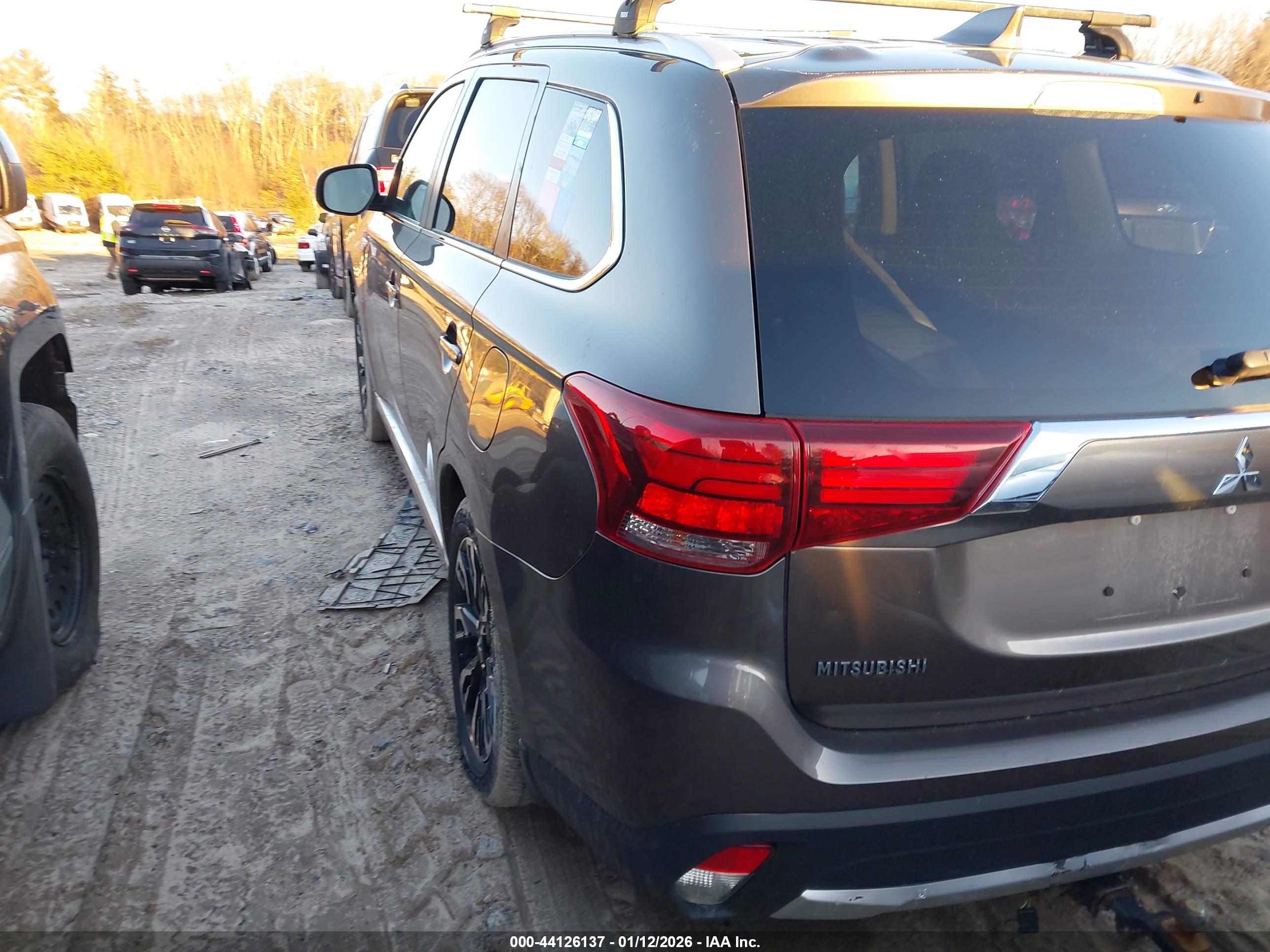 MITSUBISHI OUTLANDER image 3
