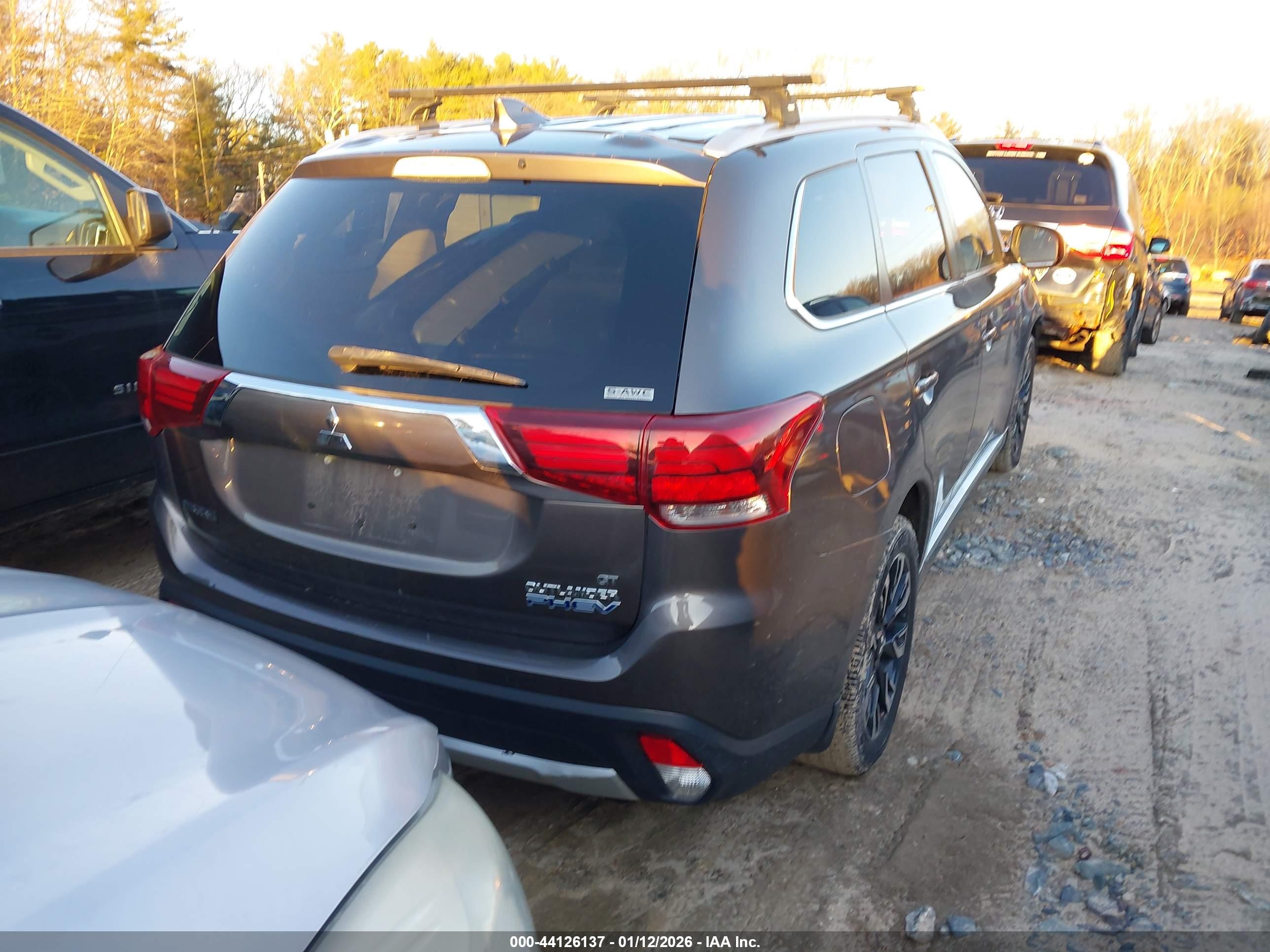 MITSUBISHI OUTLANDER image 4