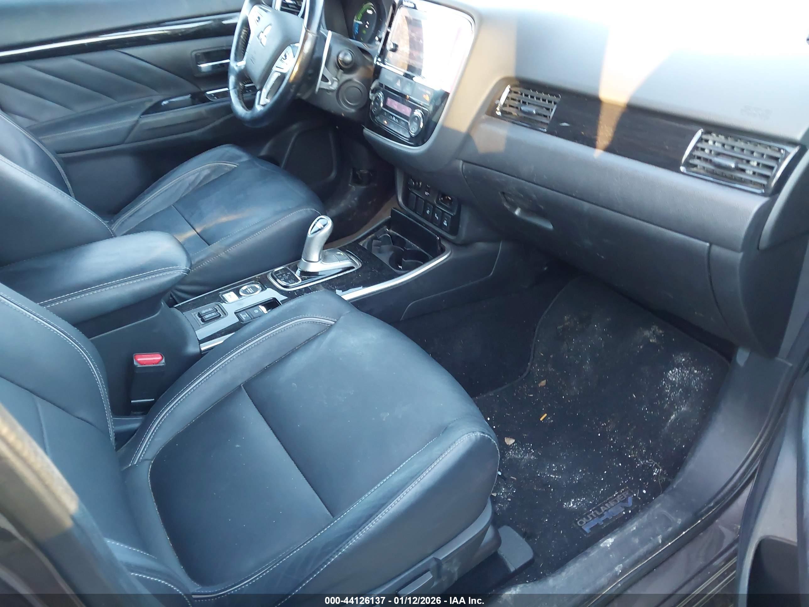MITSUBISHI OUTLANDER image 5