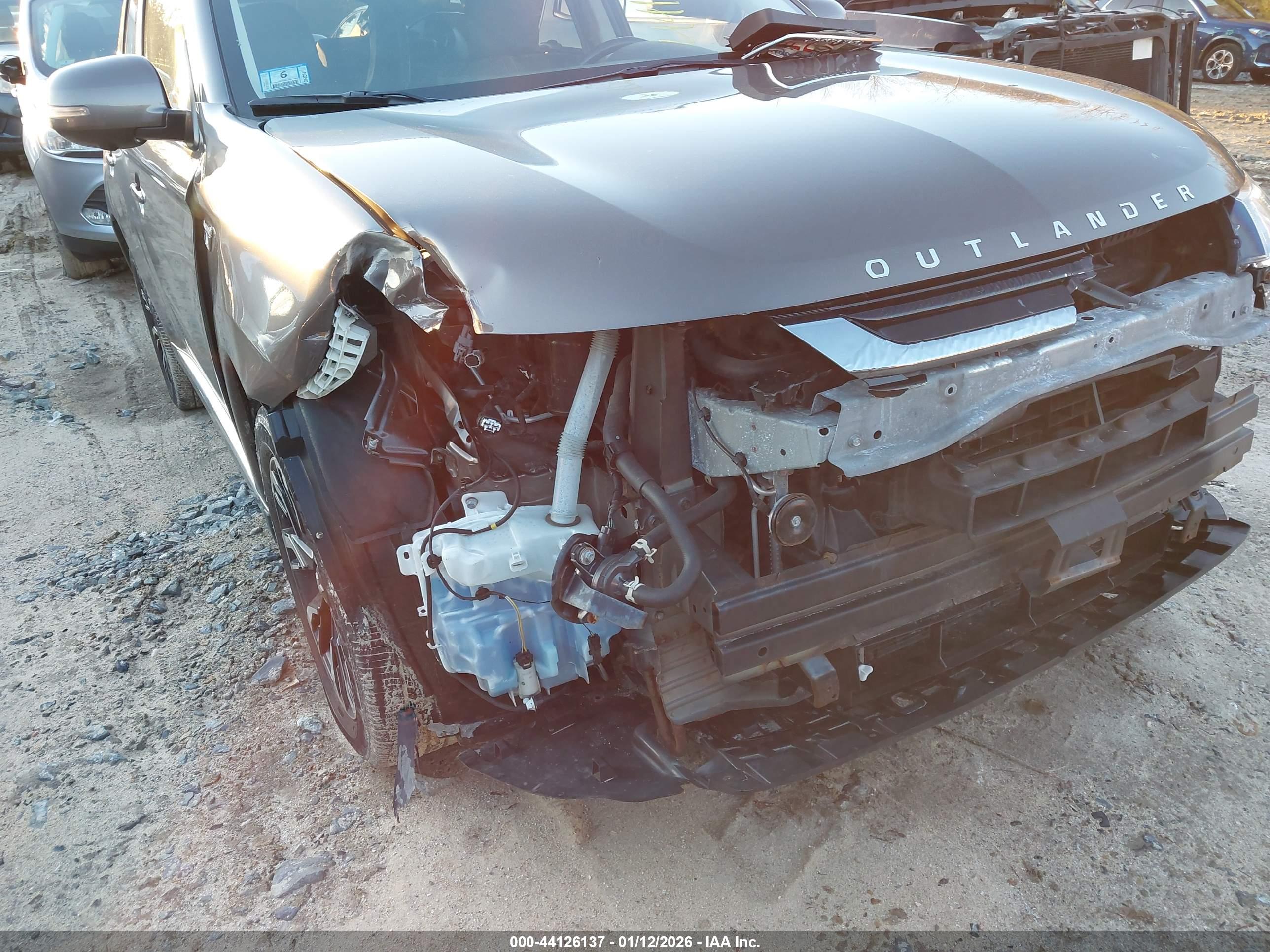 MITSUBISHI OUTLANDER image 6