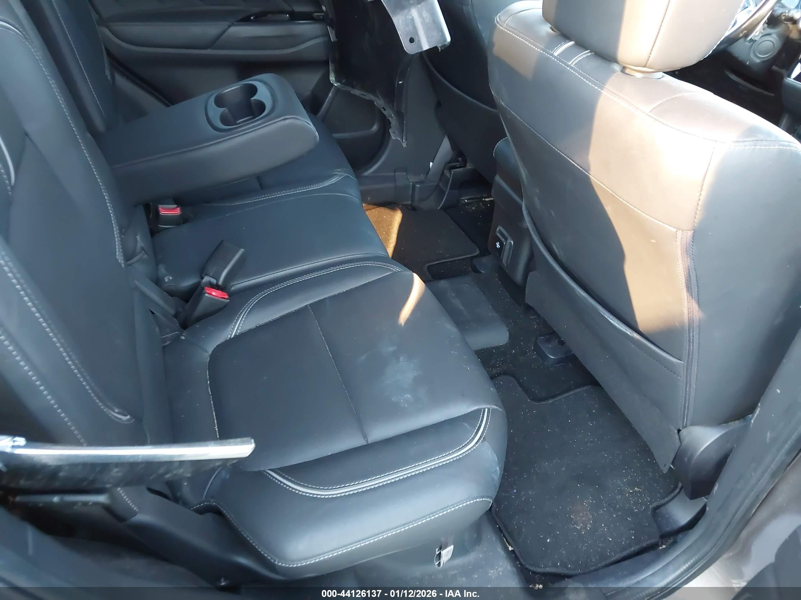 MITSUBISHI OUTLANDER image 8