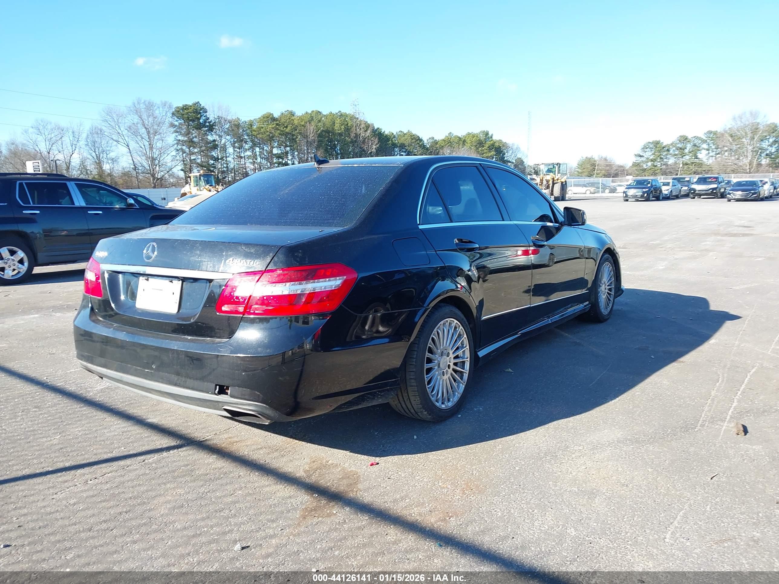 MERCEDES-BENZ E image 4