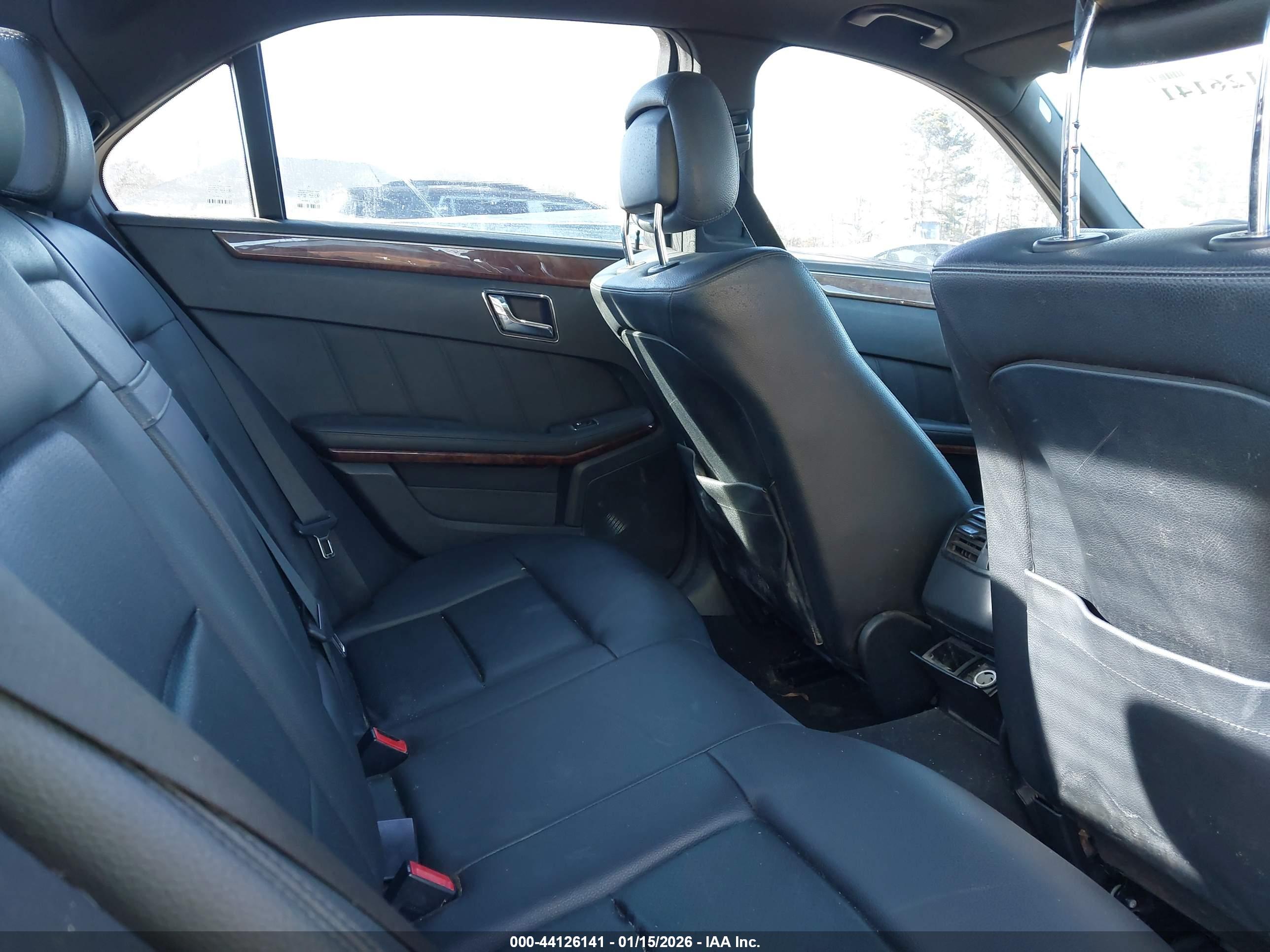 MERCEDES-BENZ E image 8