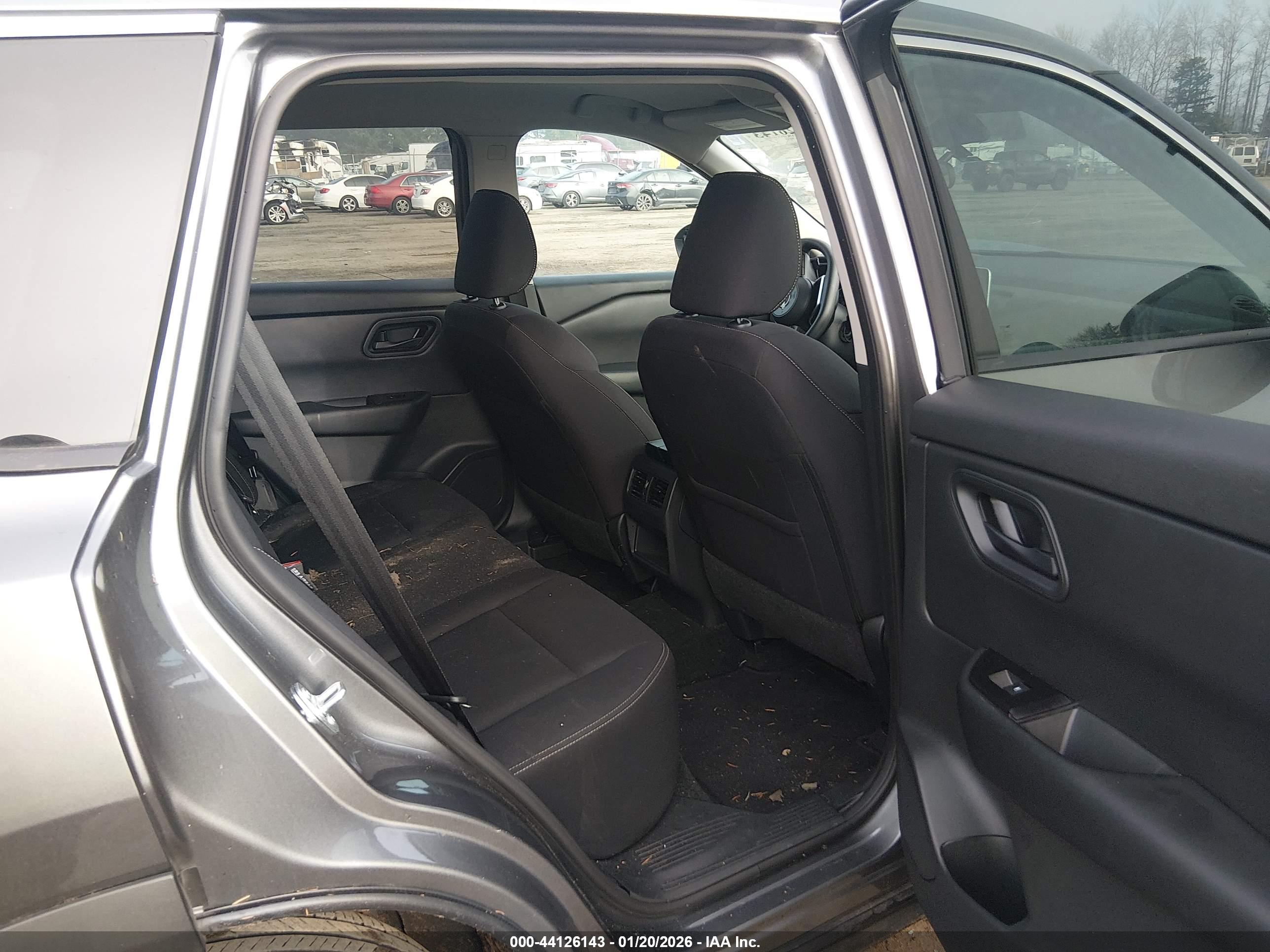 NISSAN ROGUE image 8