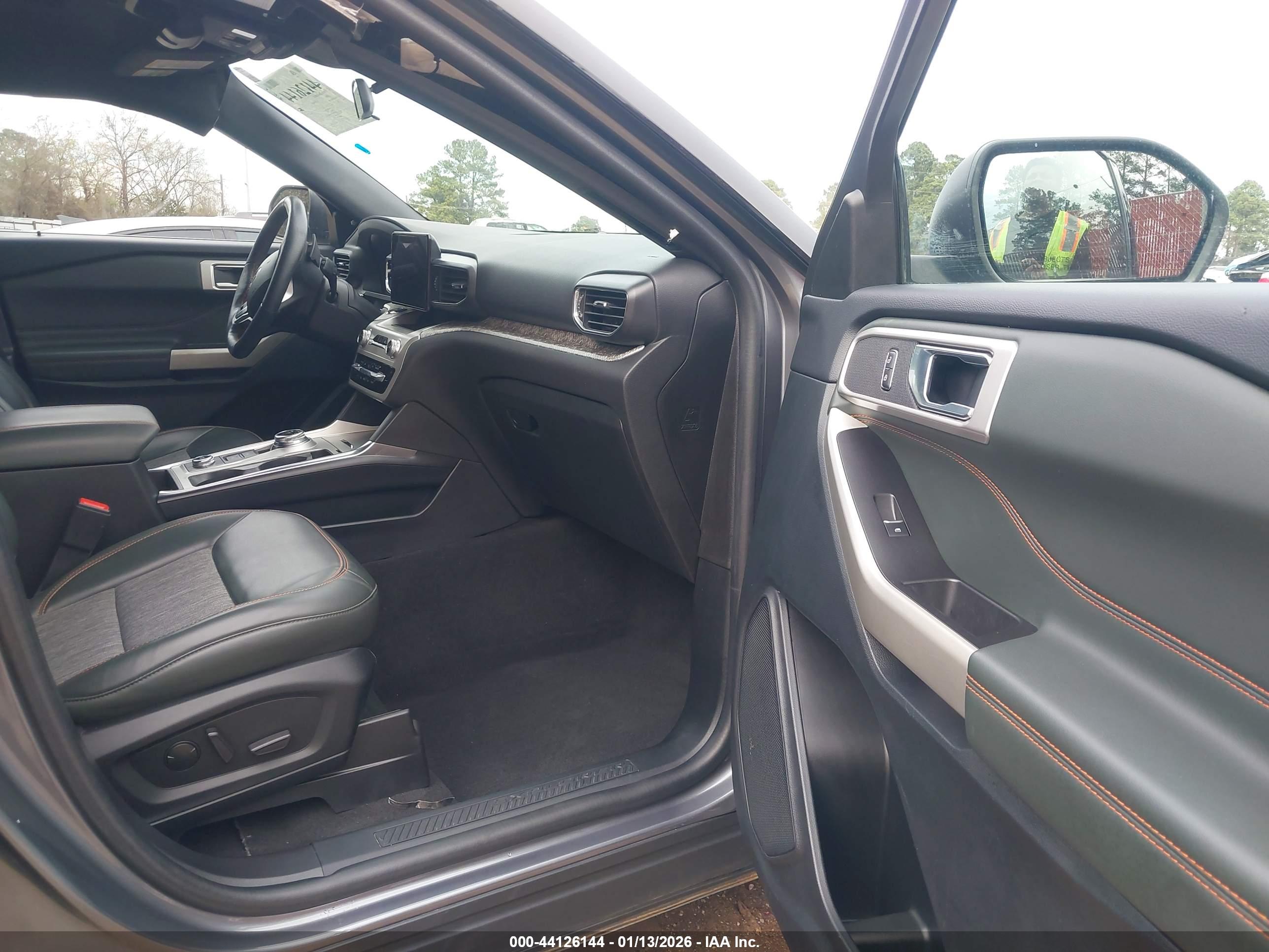 FORD EXPLORER image 5