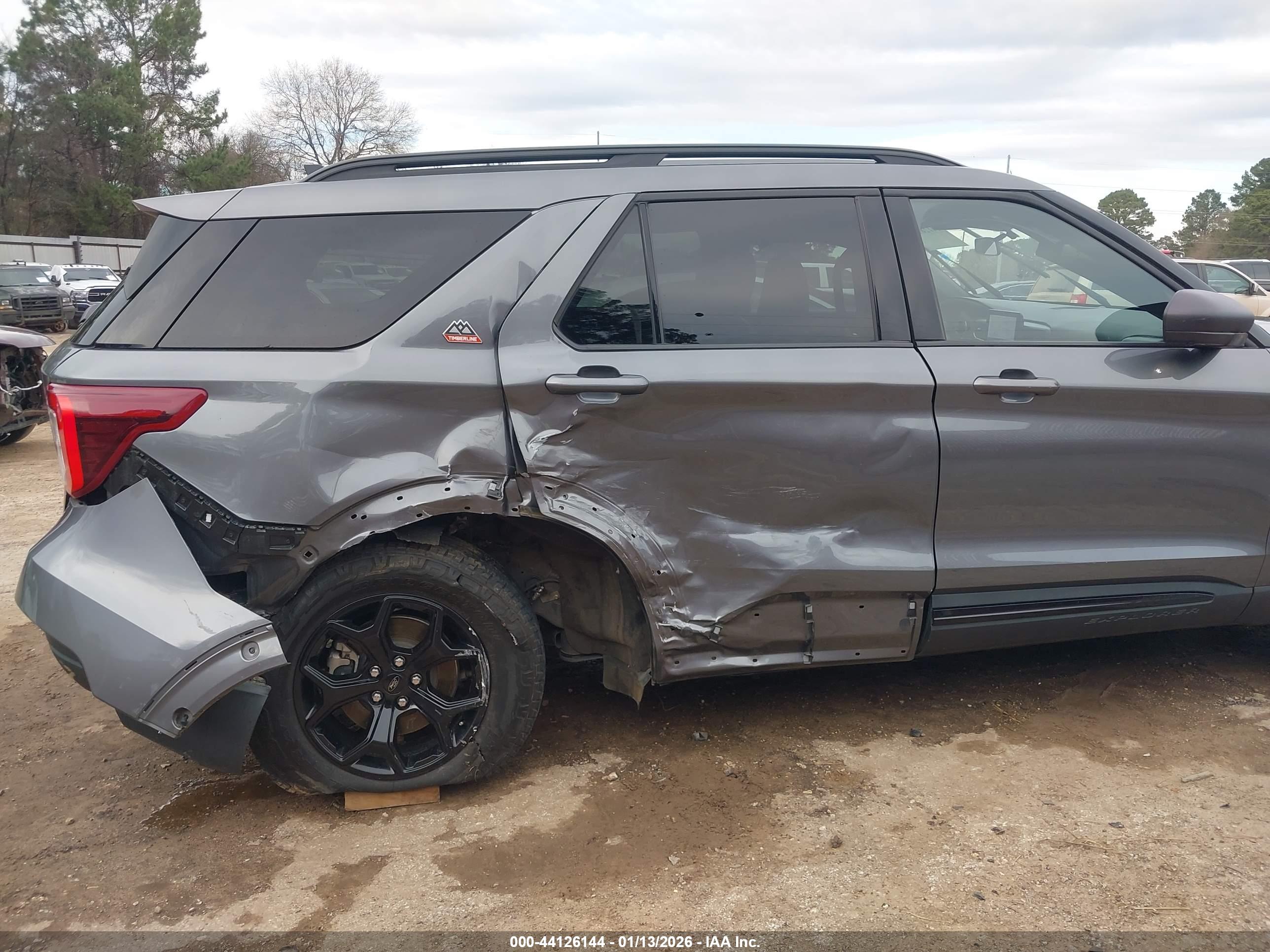 FORD EXPLORER image 6