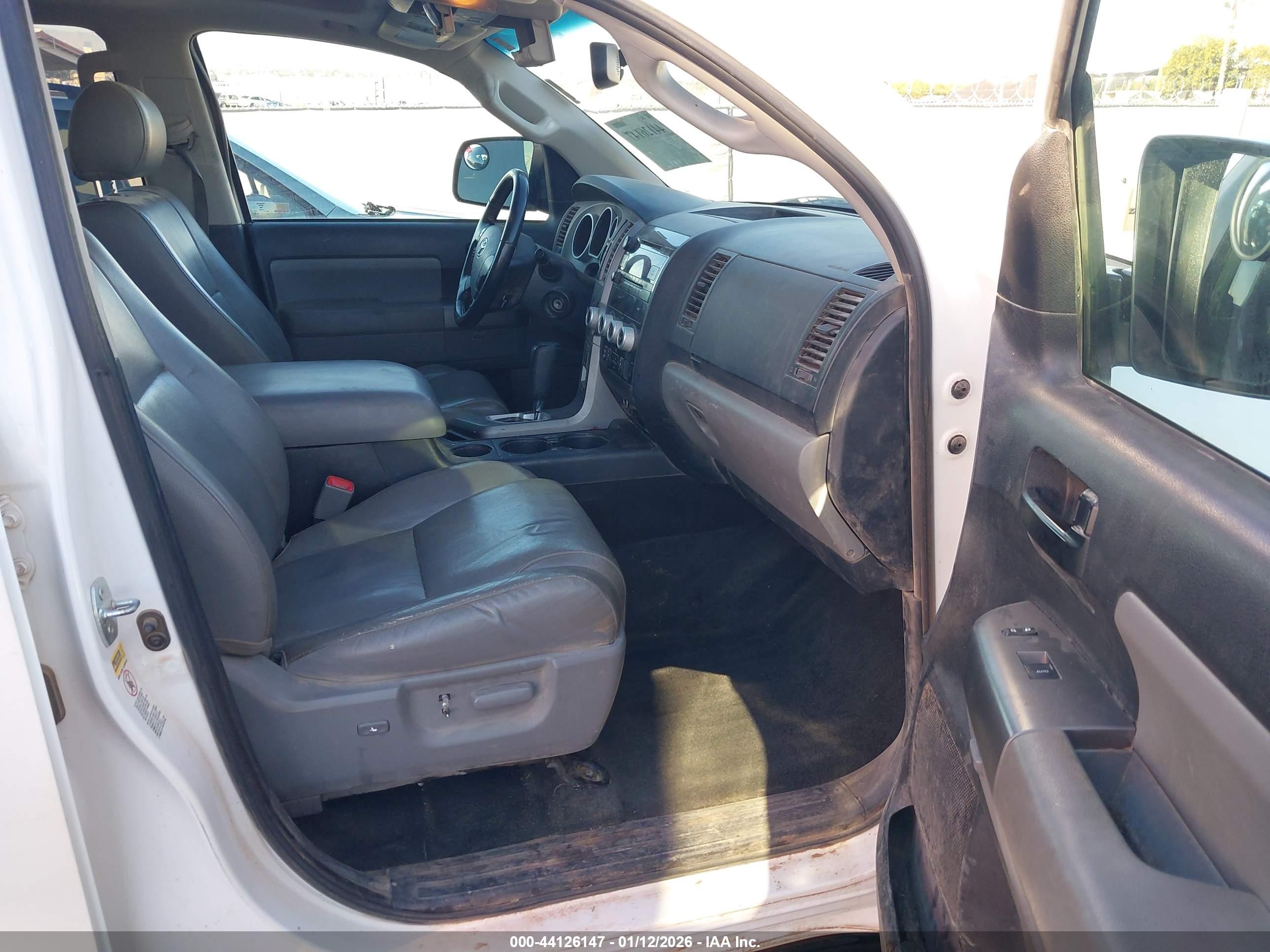 TOYOTA SEQUOIA image 5