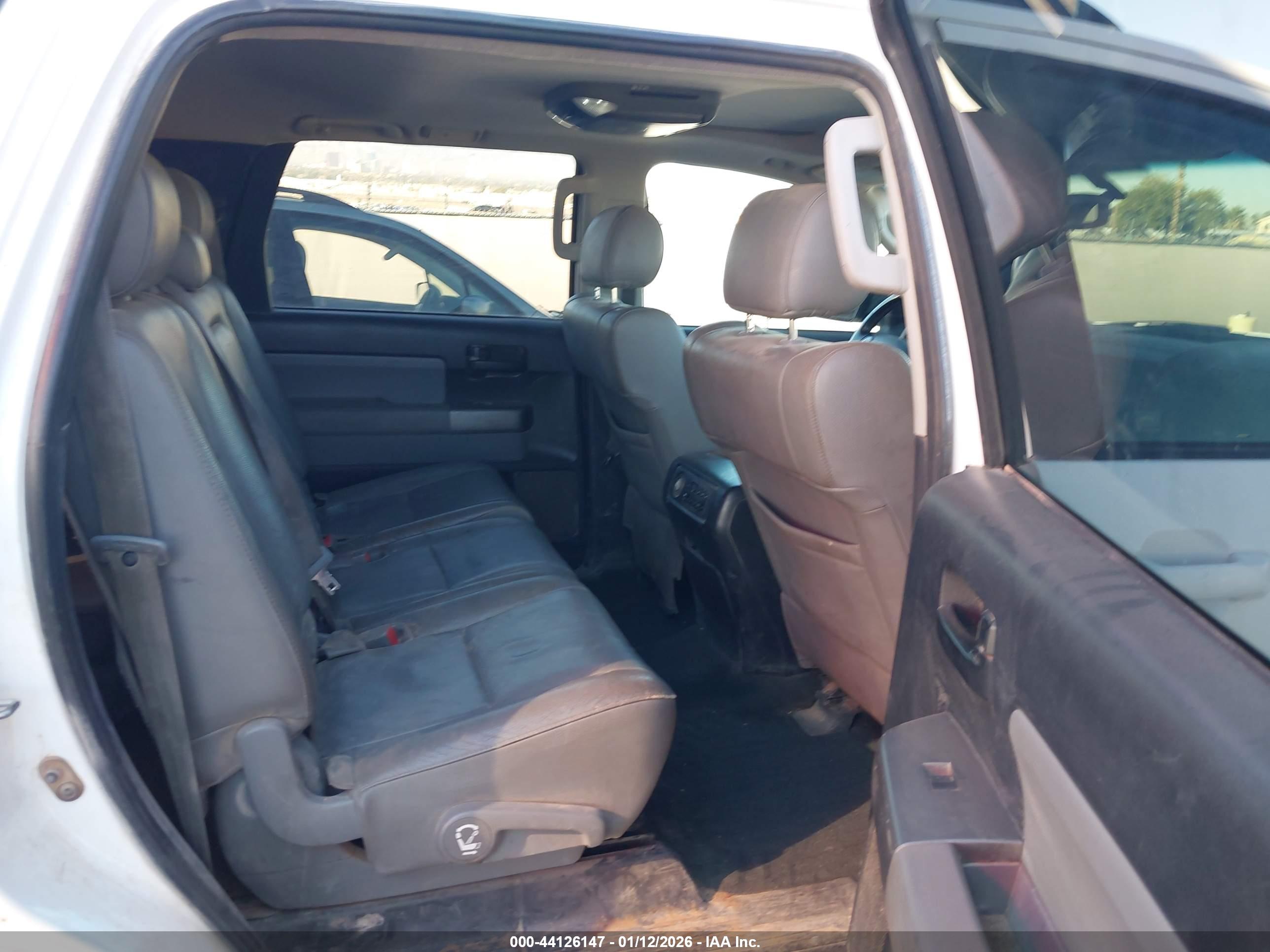 TOYOTA SEQUOIA image 8