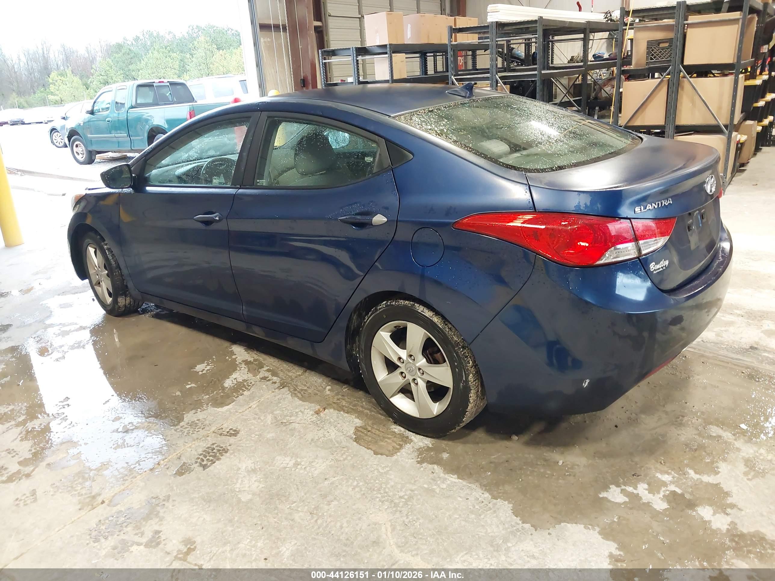 HYUNDAI ELANTRA image 3
