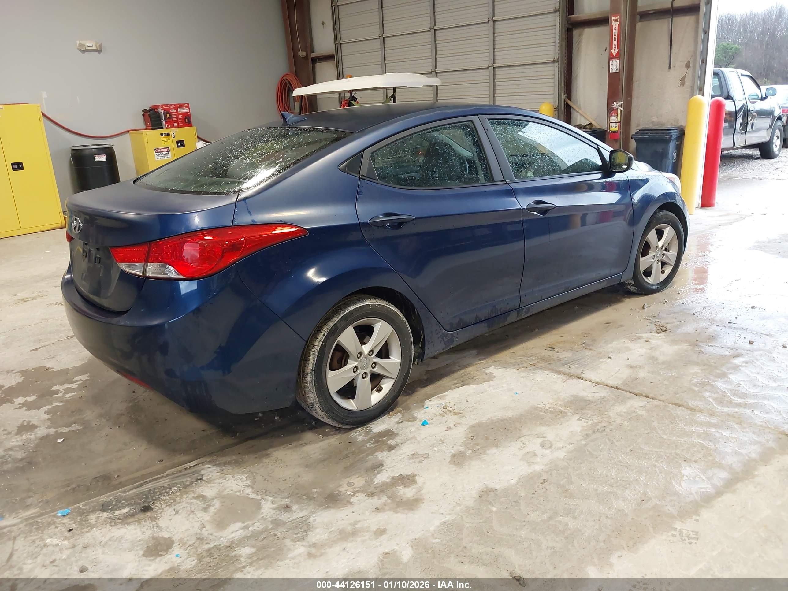 HYUNDAI ELANTRA image 4