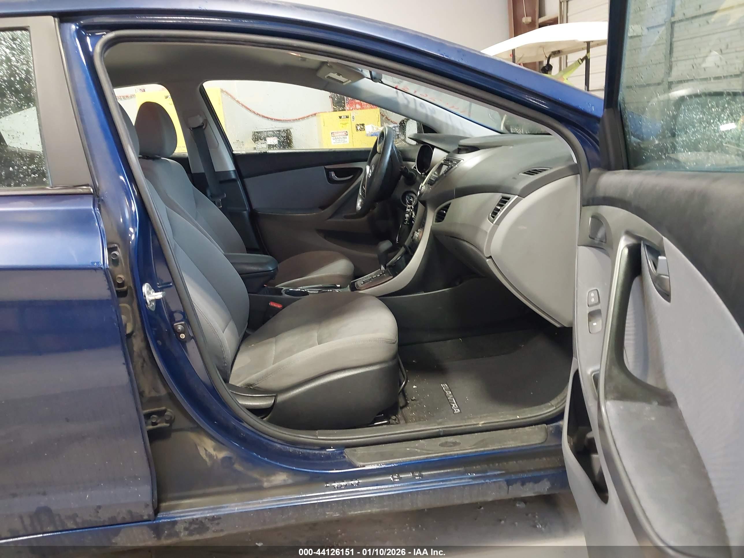 HYUNDAI ELANTRA image 5