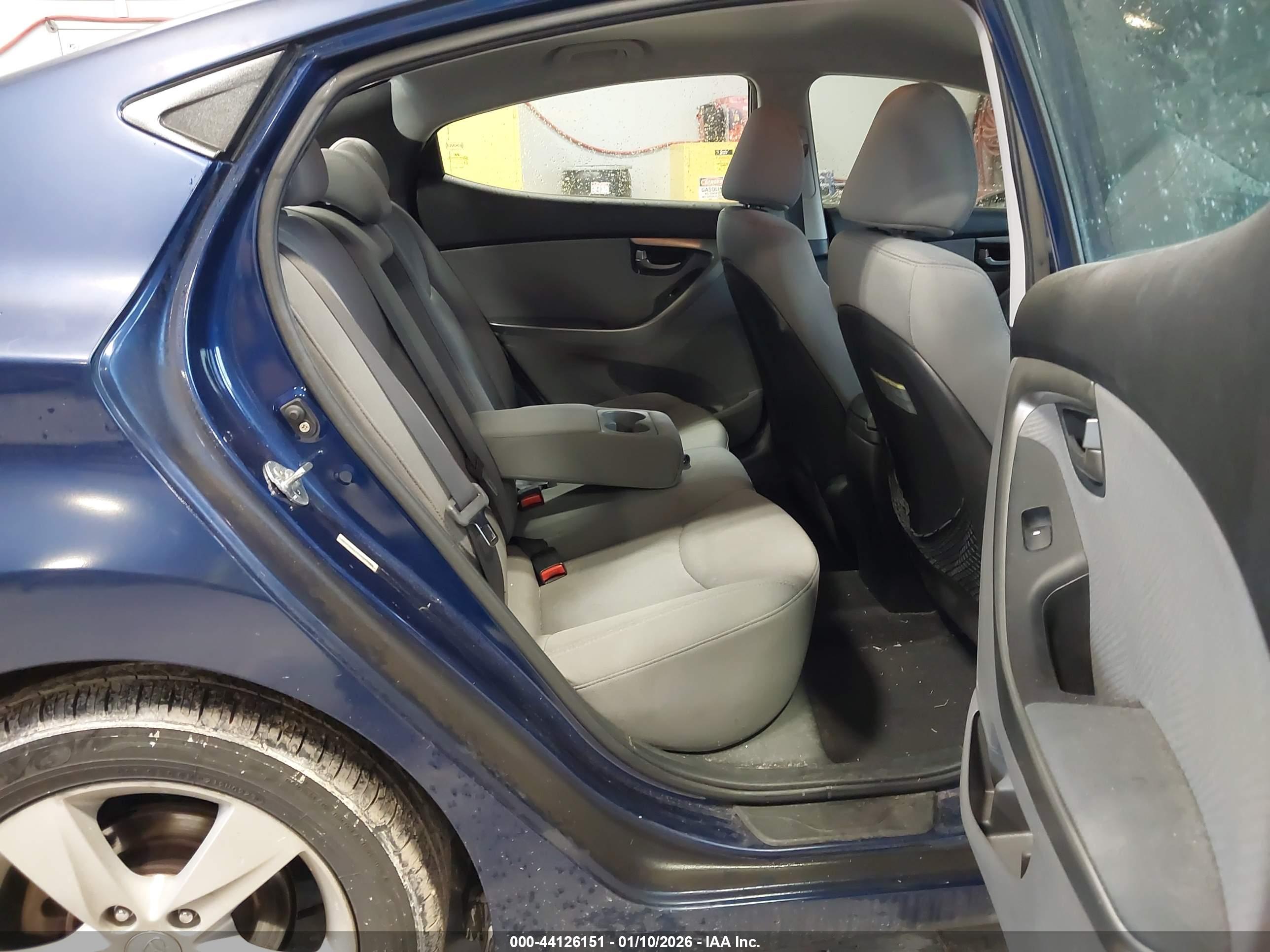 HYUNDAI ELANTRA image 8