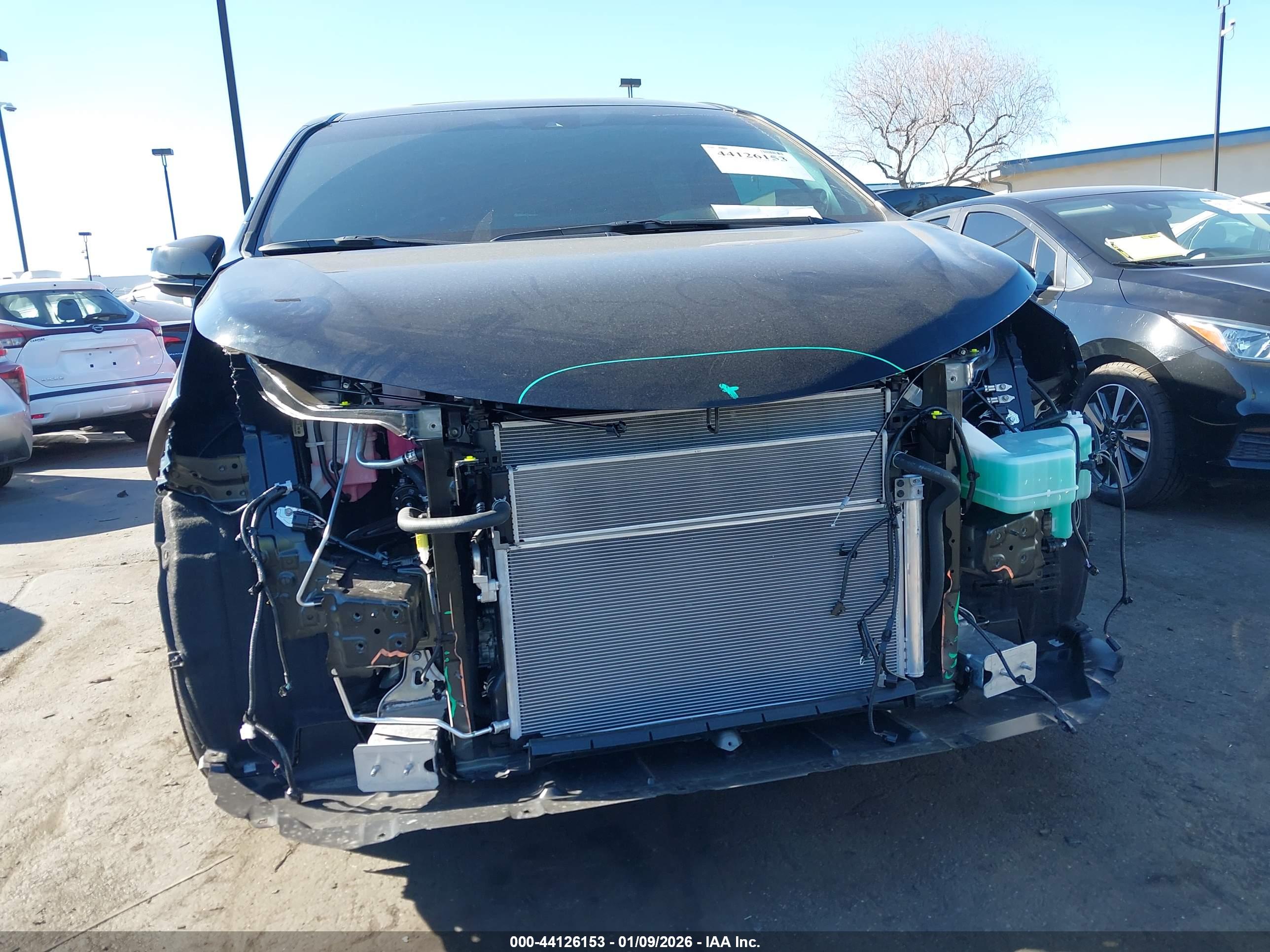 TOYOTA SIENNA image 6