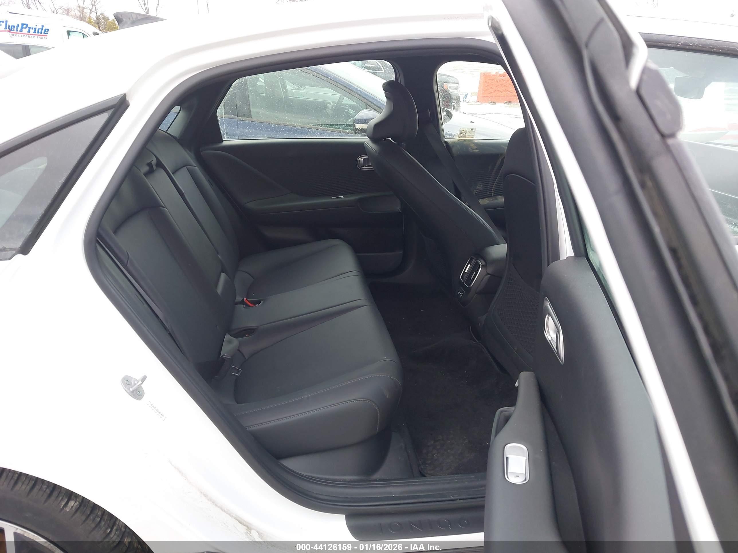 HYUNDAI IONIQ image 8