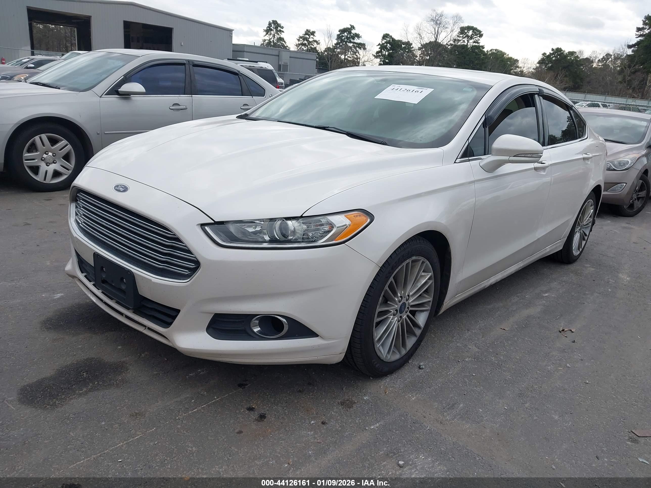 FORD FUSION image 2