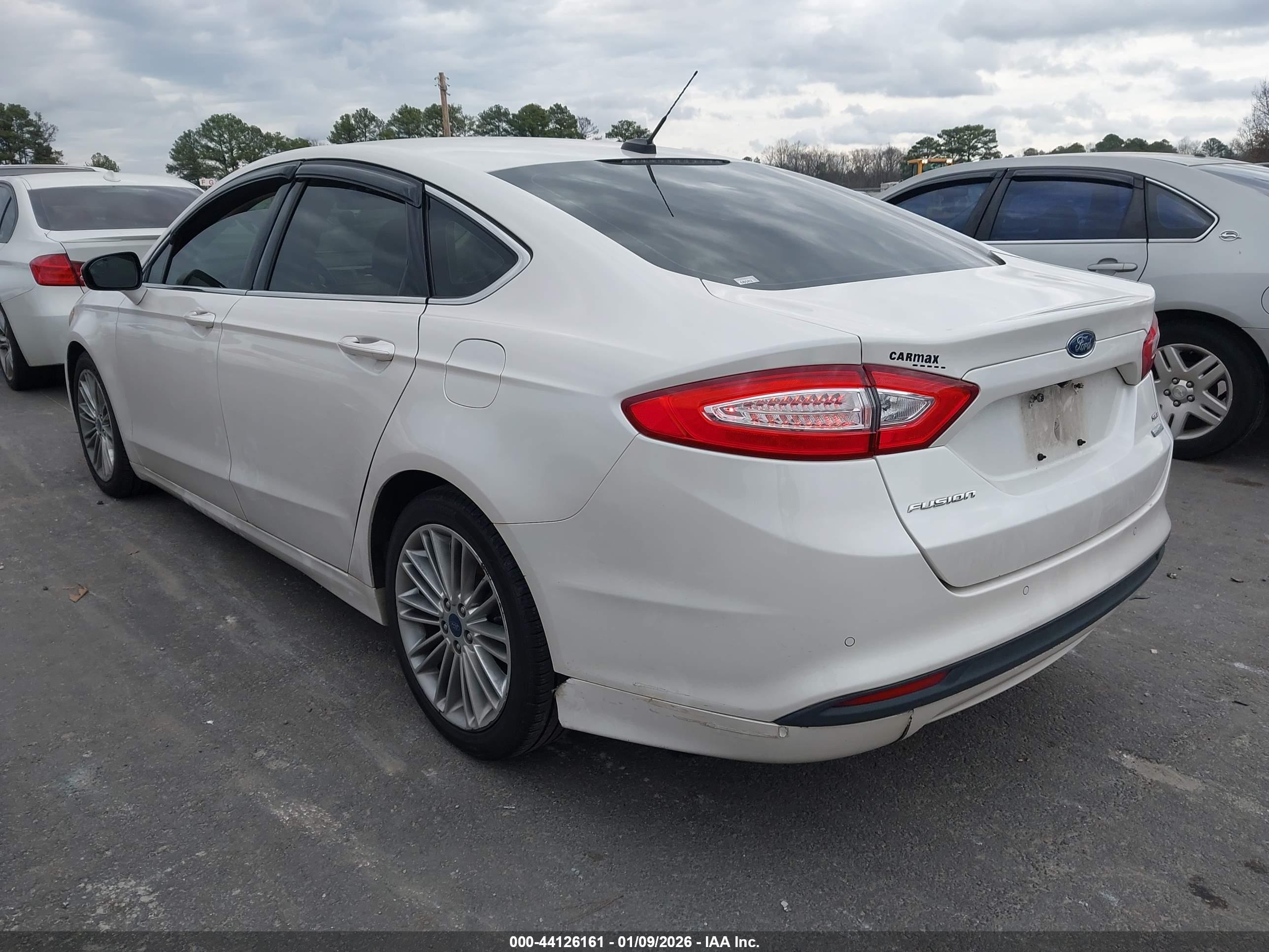 FORD FUSION image 3