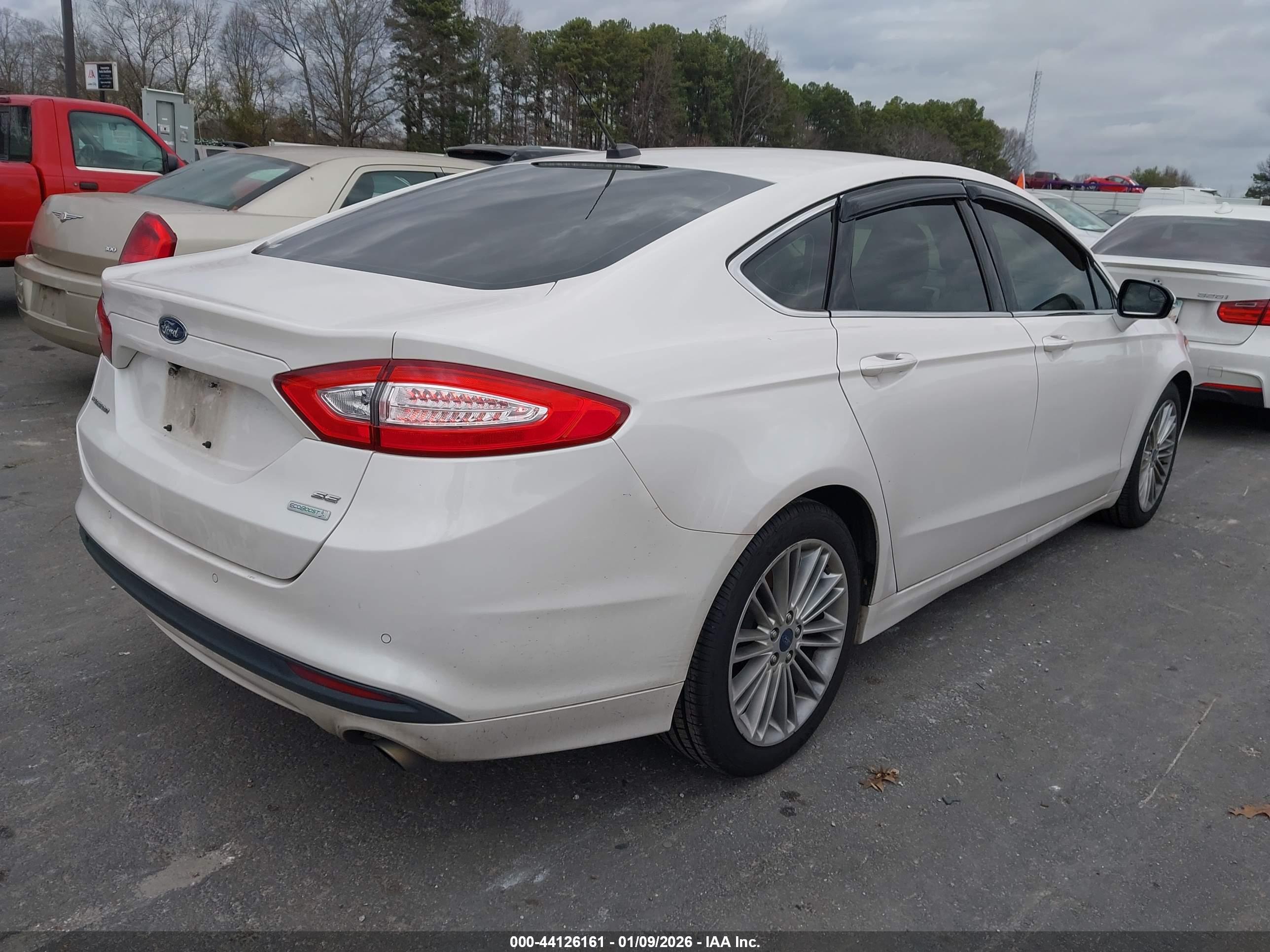 FORD FUSION image 4