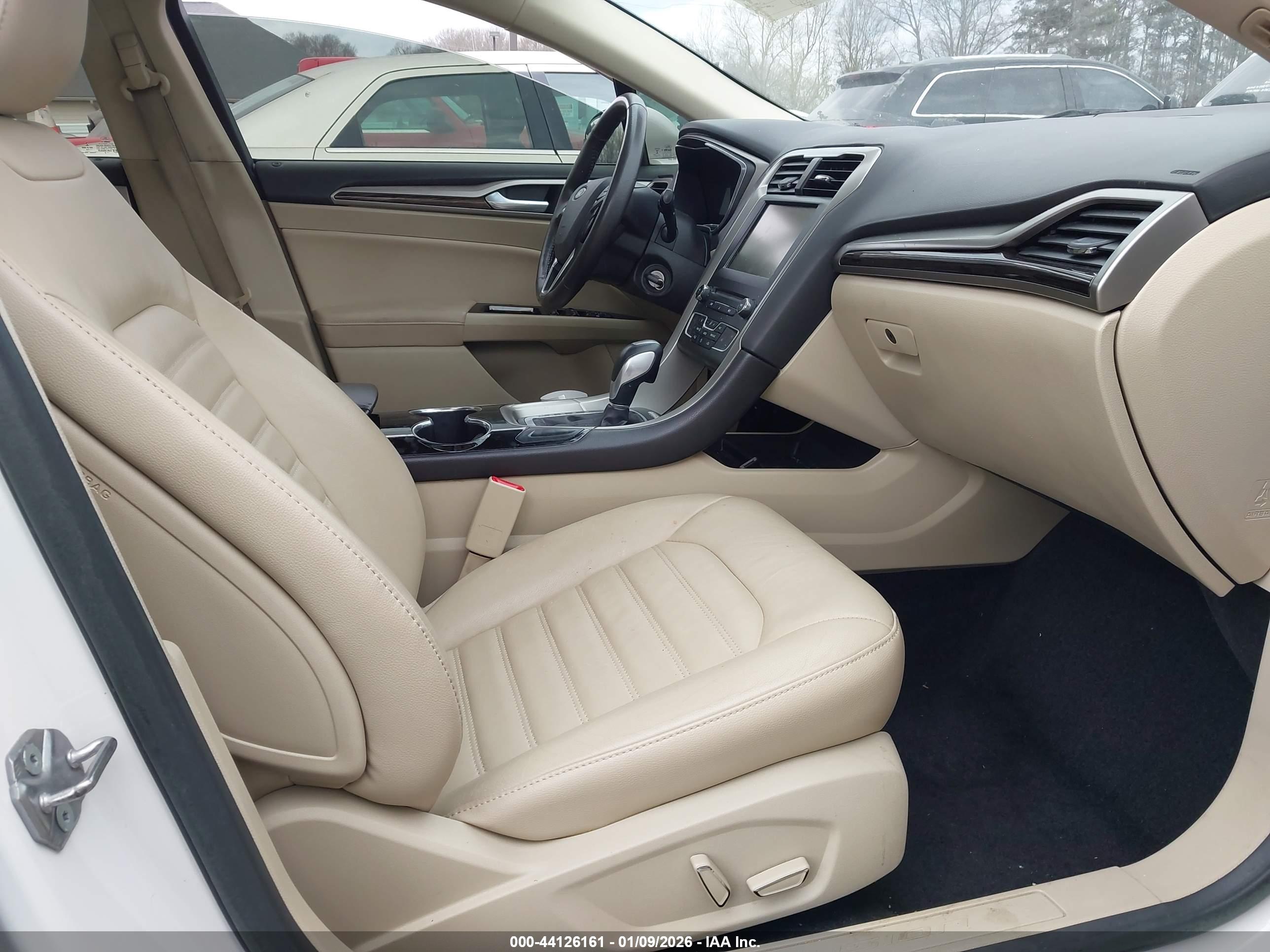 FORD FUSION image 5