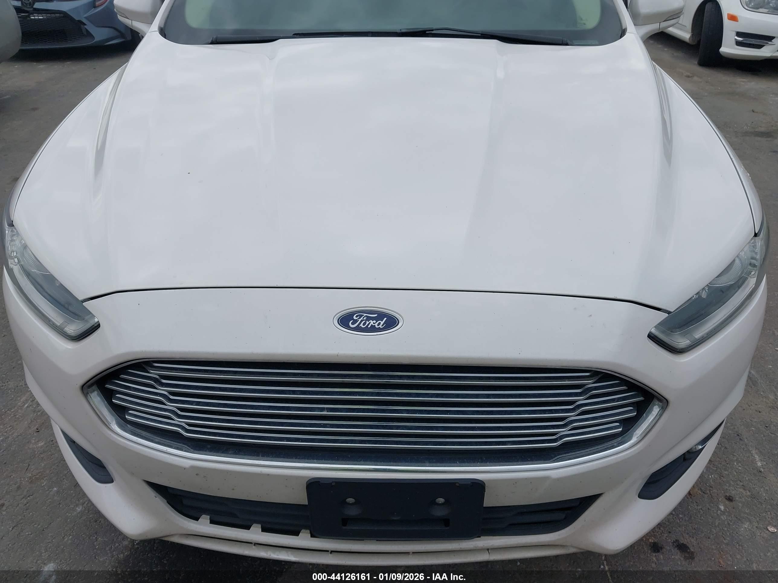 FORD FUSION image 6