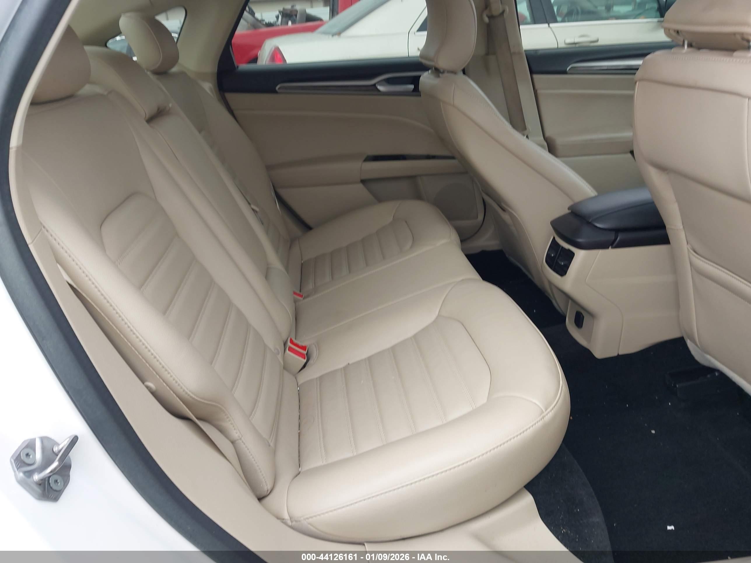 FORD FUSION image 8
