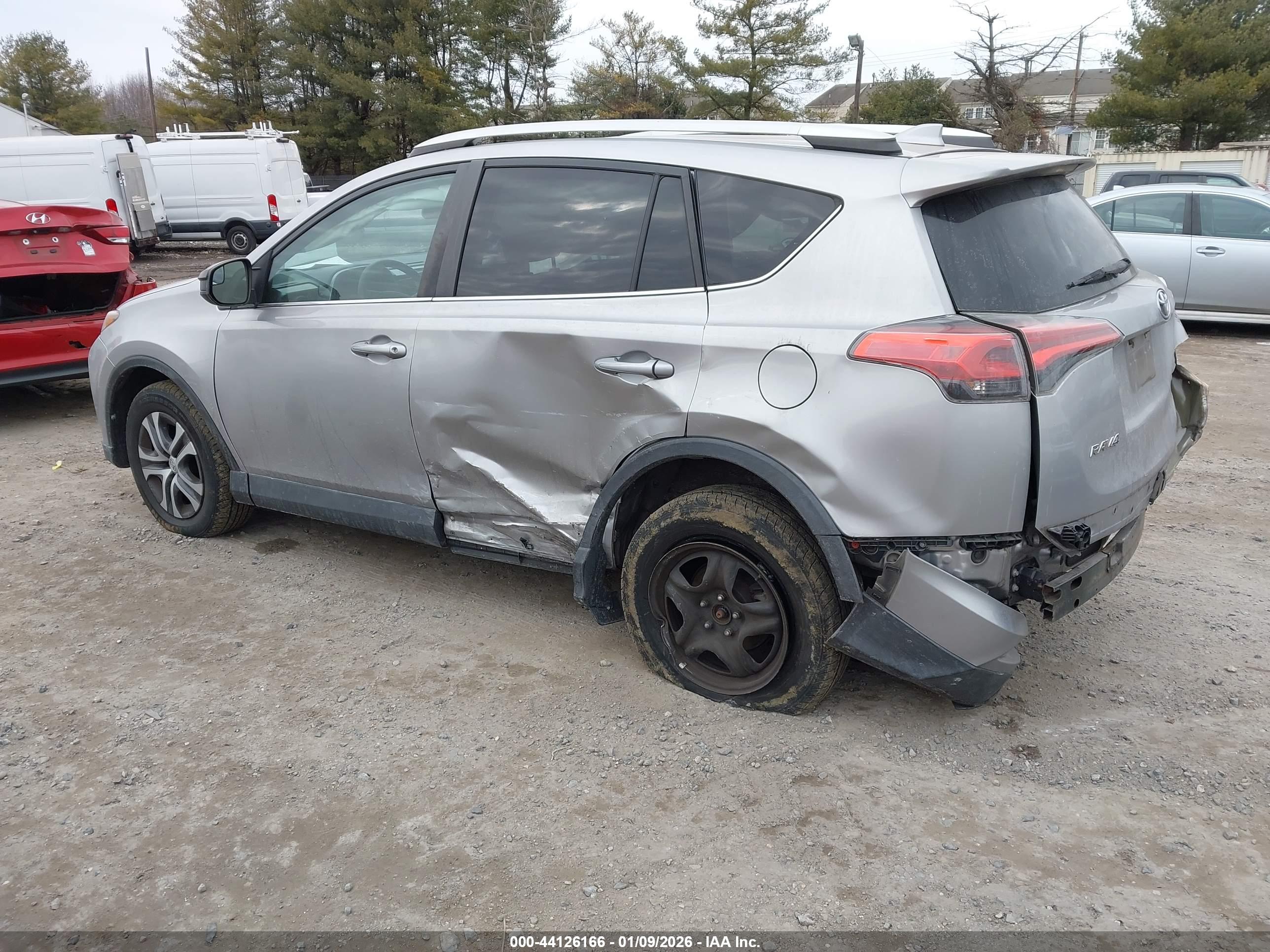 TOYOTA RAV4 image 3