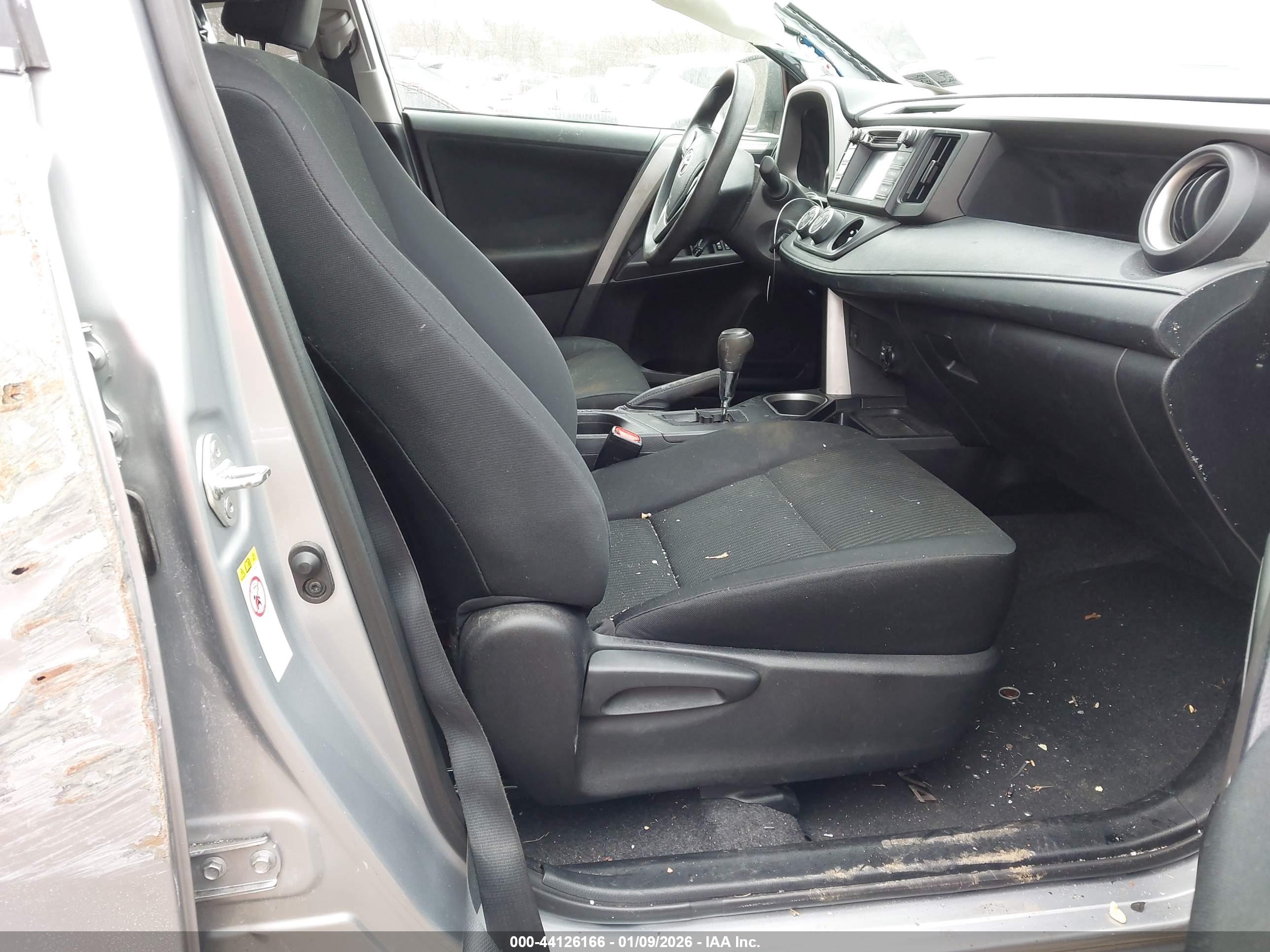 TOYOTA RAV4 image 5